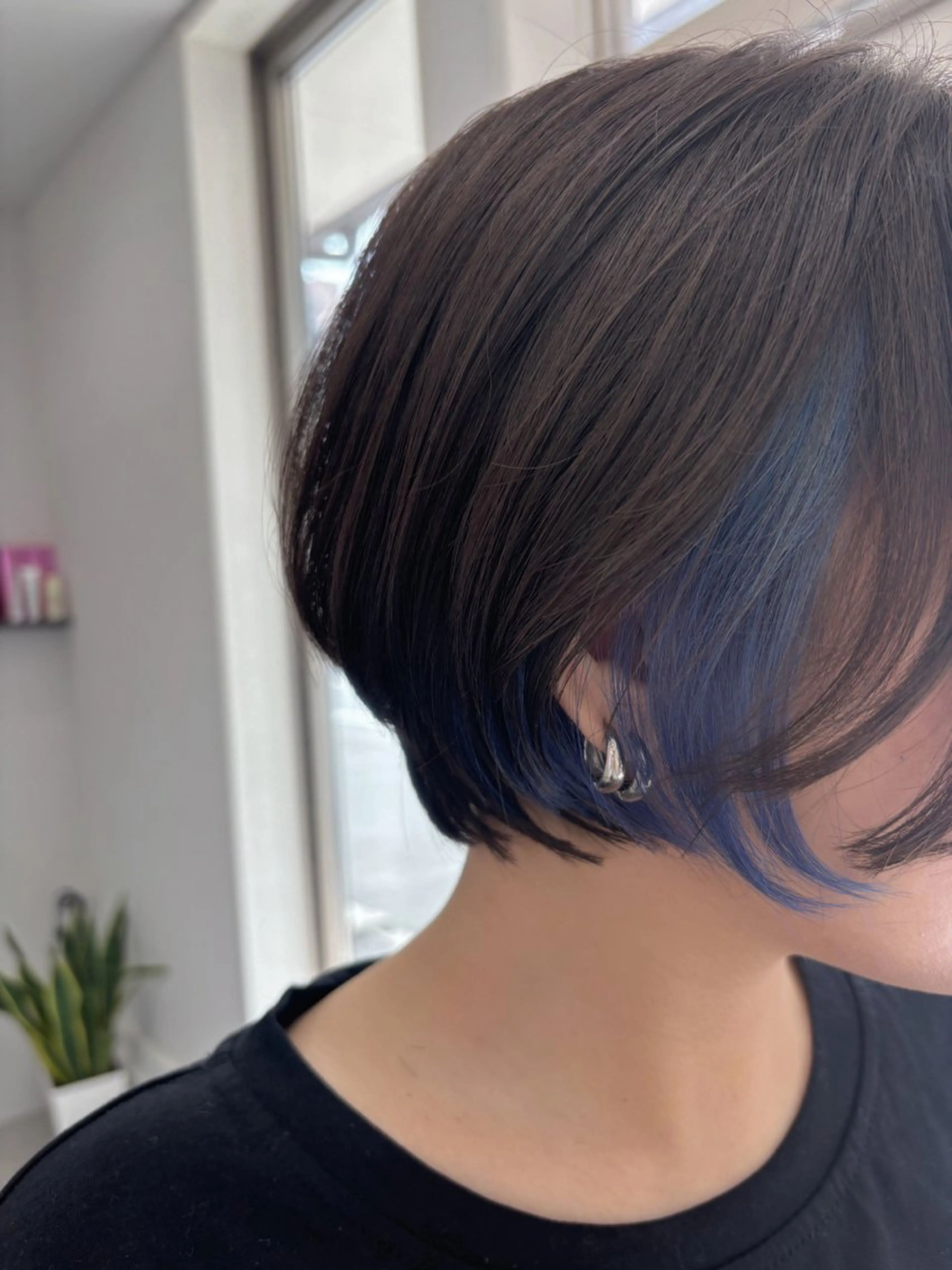 カット+イヤリングブリーチオンカラー+トリートメントの写真