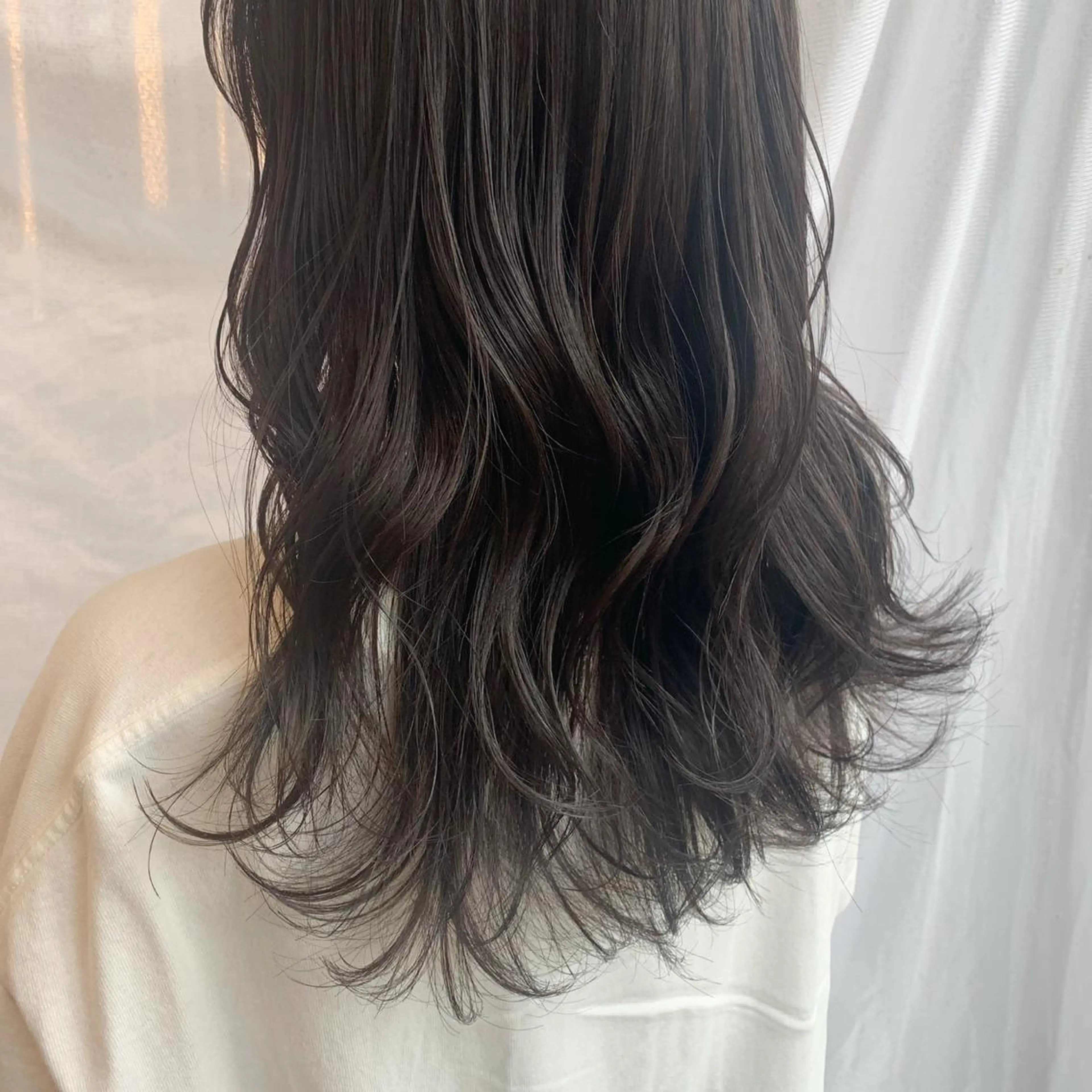 カラー 山口 莉奈のヘアスタイル