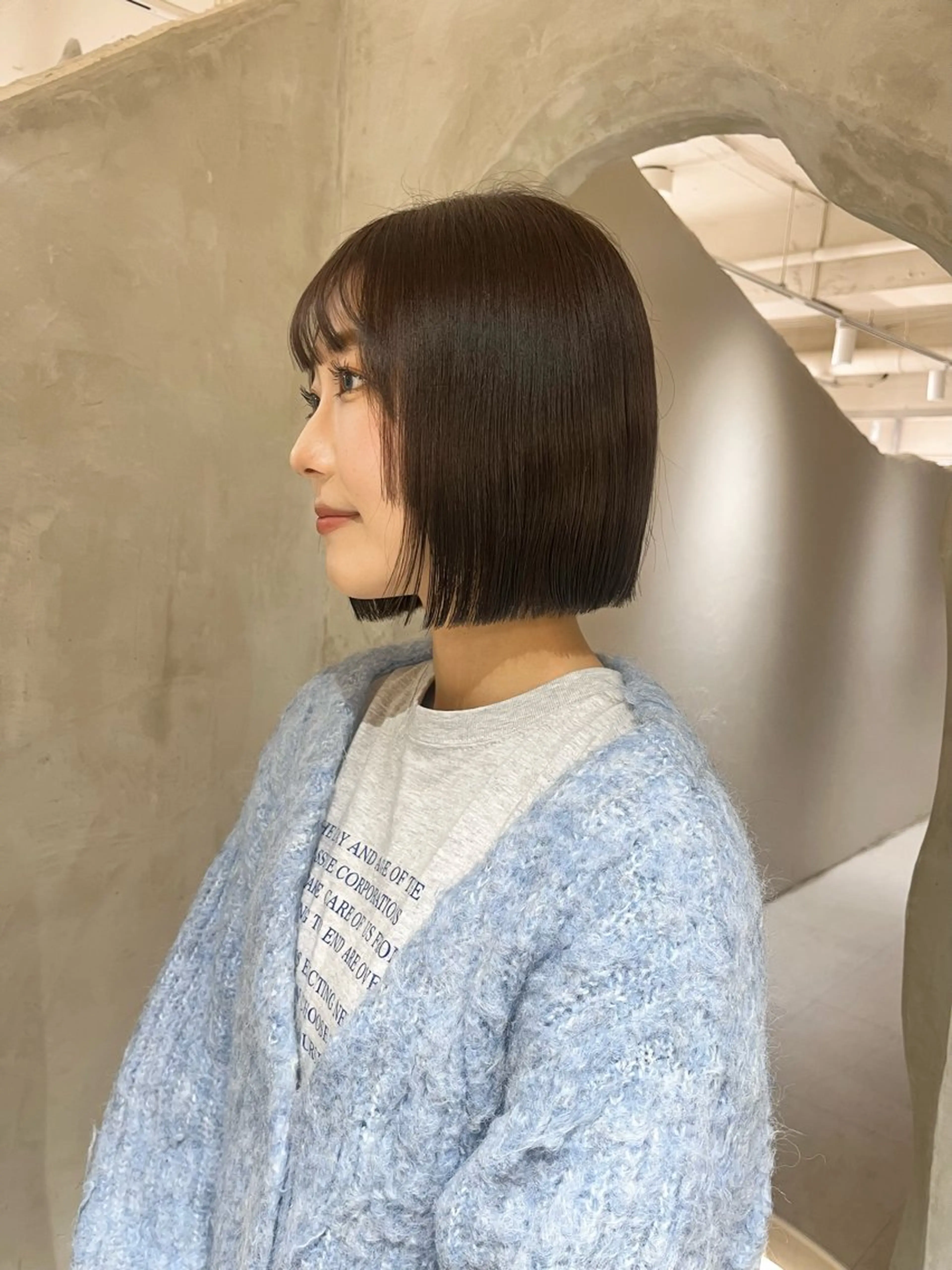 ミディアム カラー カット ヘアカラー トリートメント 切りっぱなしボブ/ 艶カラー/綾莉のヘアスタイル