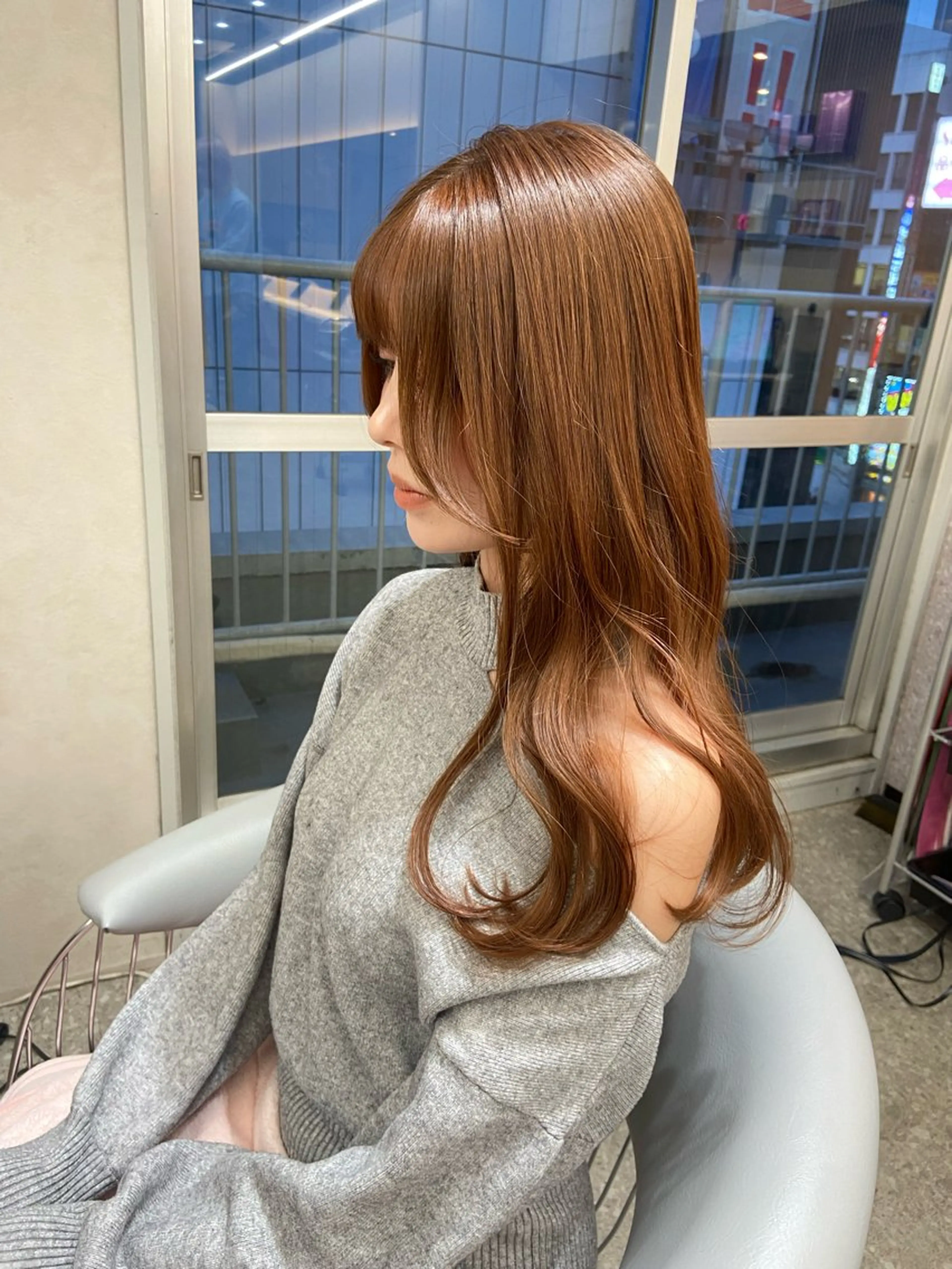 ロング カラー ベージュカラー ブリーチ ミルクティーベージュ ブリーチなしカラー 髪質改善 新宿/韓国ヘア 中明度カラー/かやのヘアスタイル