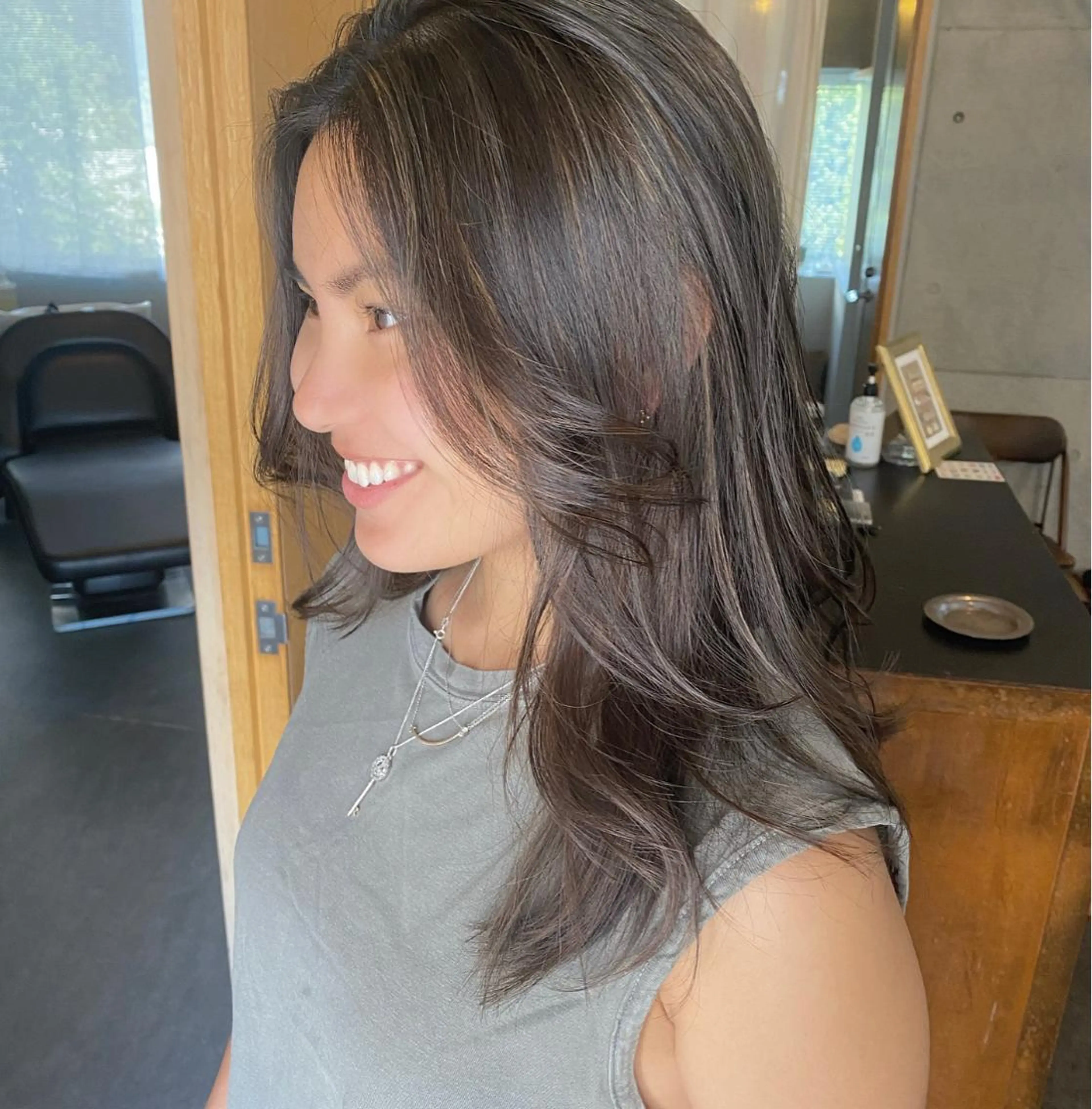 ロング カラー パーマ ヘアアレンジ メンズ キッズ ネイル マツエク・マツパ アイブロウ モリモト サナのヘアスタイル