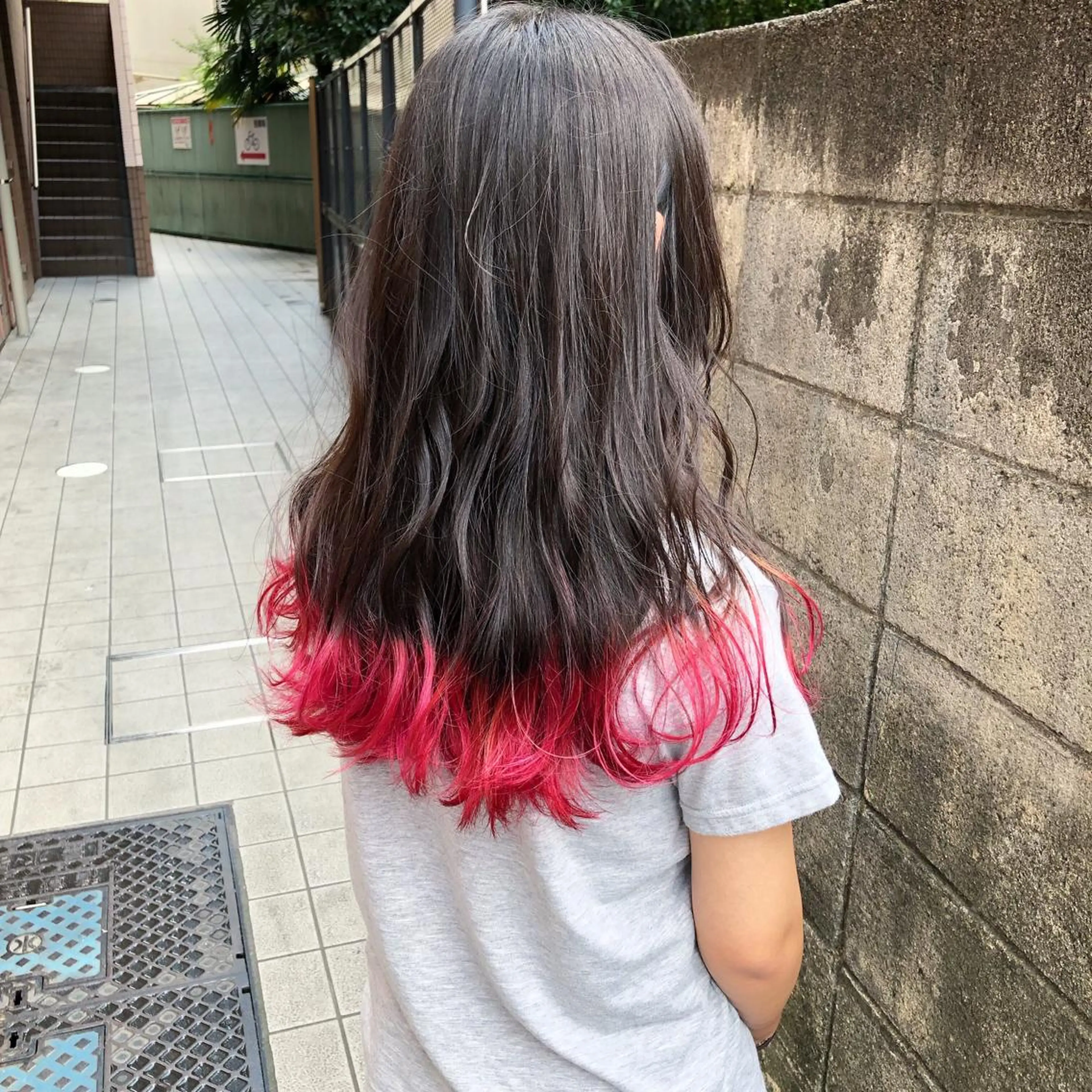 セミロング カラー ブリーチ 髪質改善、エクステ 山口卓哉のヘアスタイル