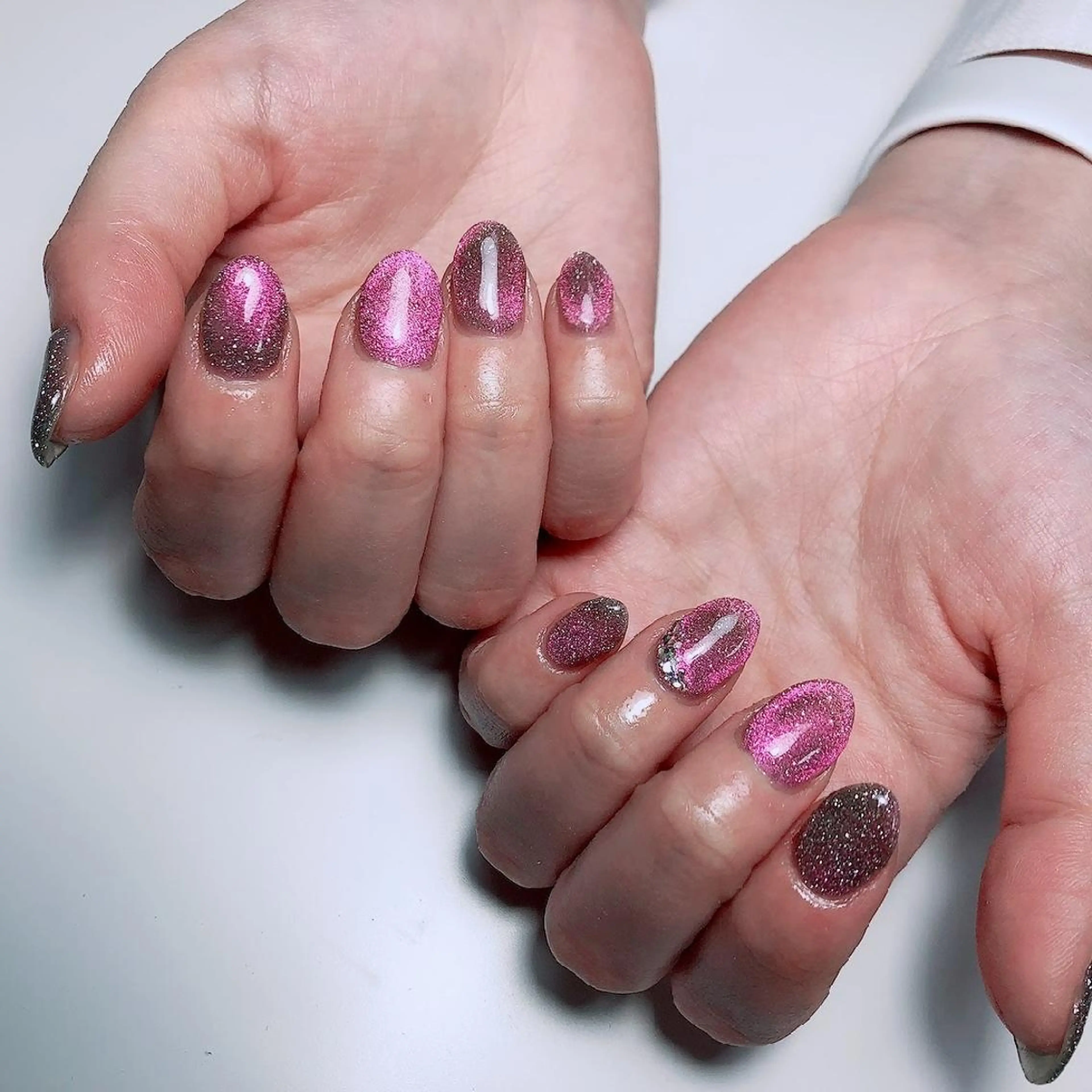 ミディアム ネイル フラッシュネイル ジェルネイル キラキラネイル マグネットネイル ピンク ☺︎山部 志麻☺︎のネイルデザイン