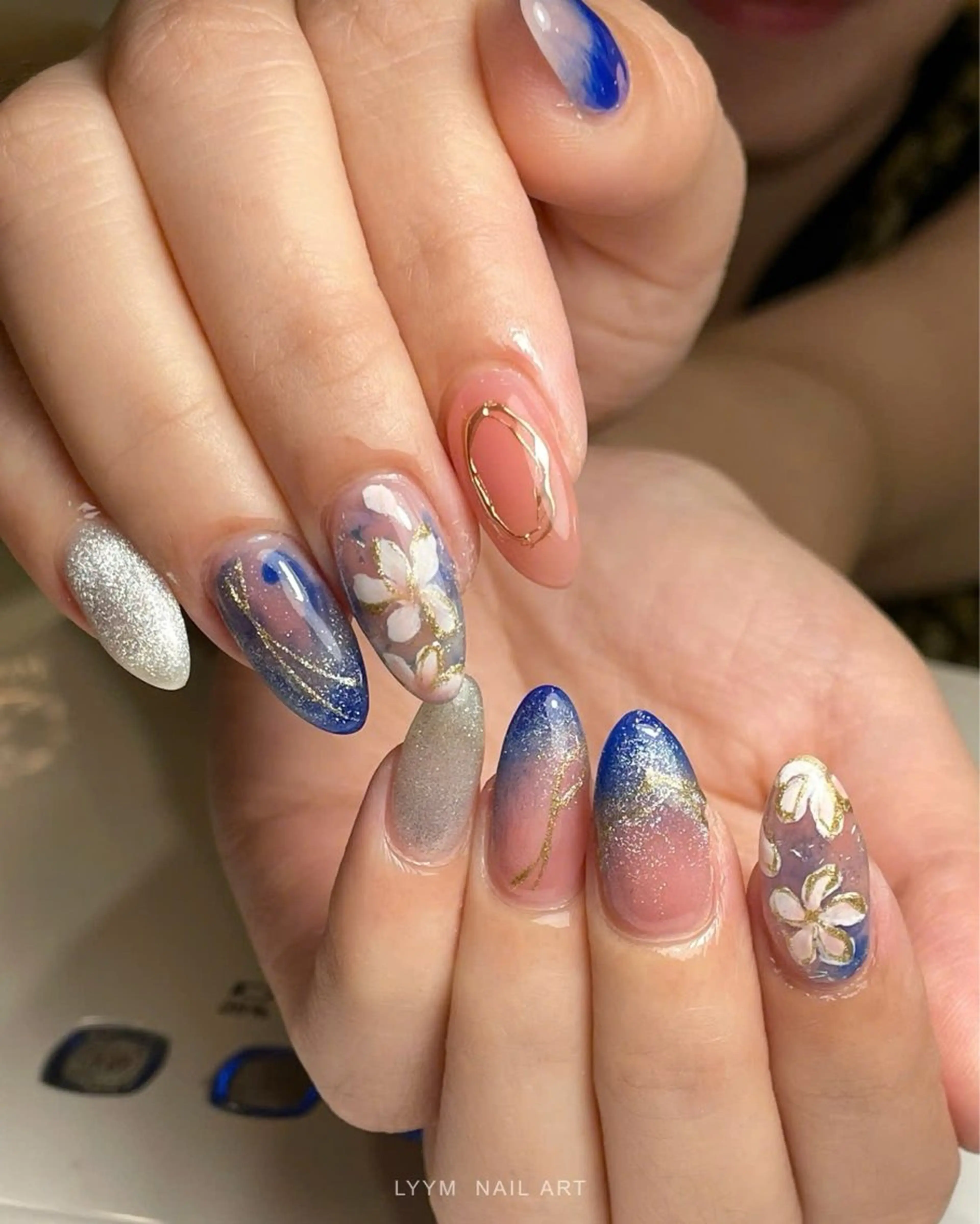 ネイル アートネイル ブルー フラワーネイル グラデーション 韓国ネイル ハンドネイル LYYM Salonのネイルデザイン