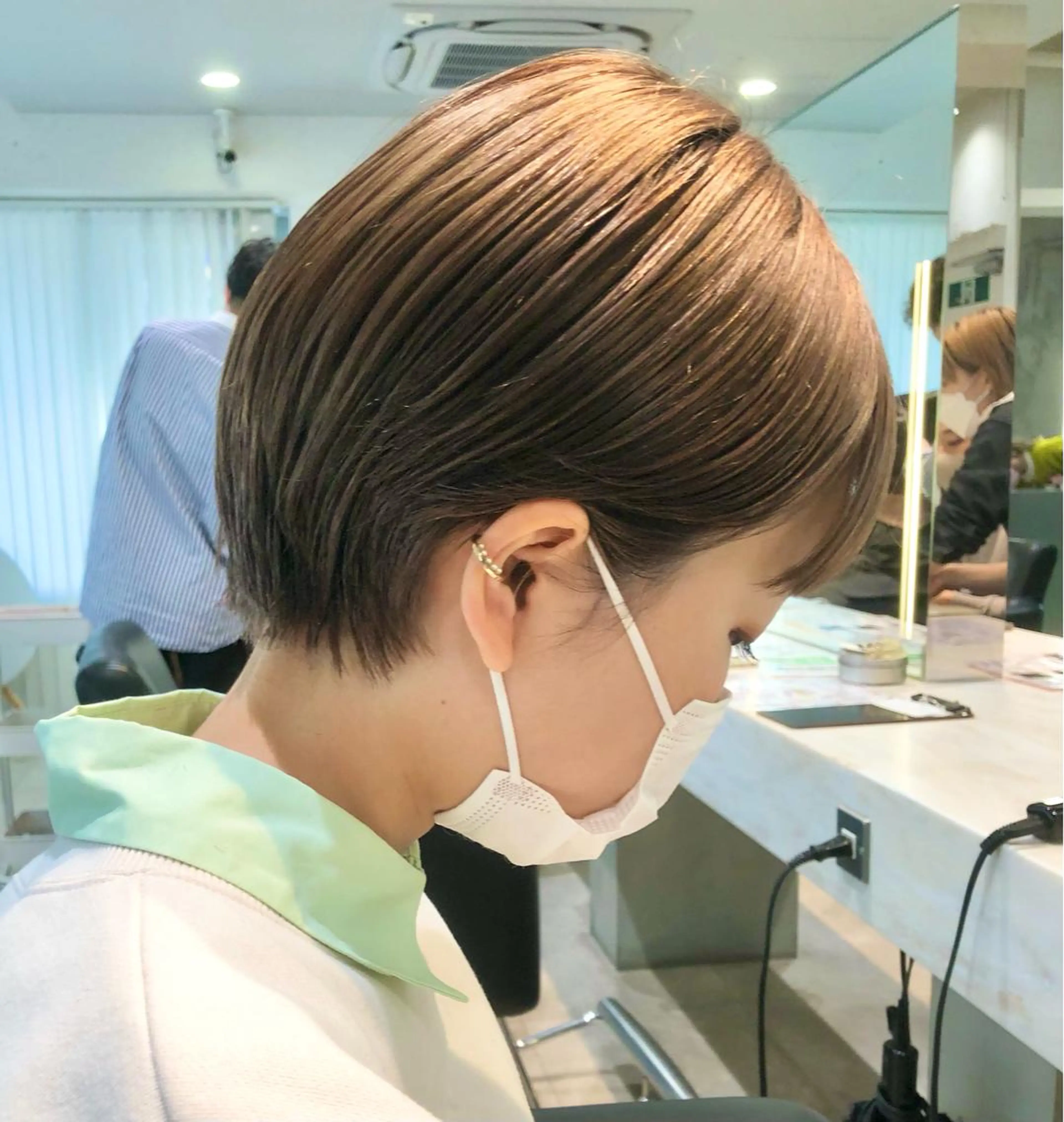 ショート カラー ショートヘア カット ヘアカラー トリートメント ハイトーン/ブリーチ 似合せカット/パーマのヘアスタイル