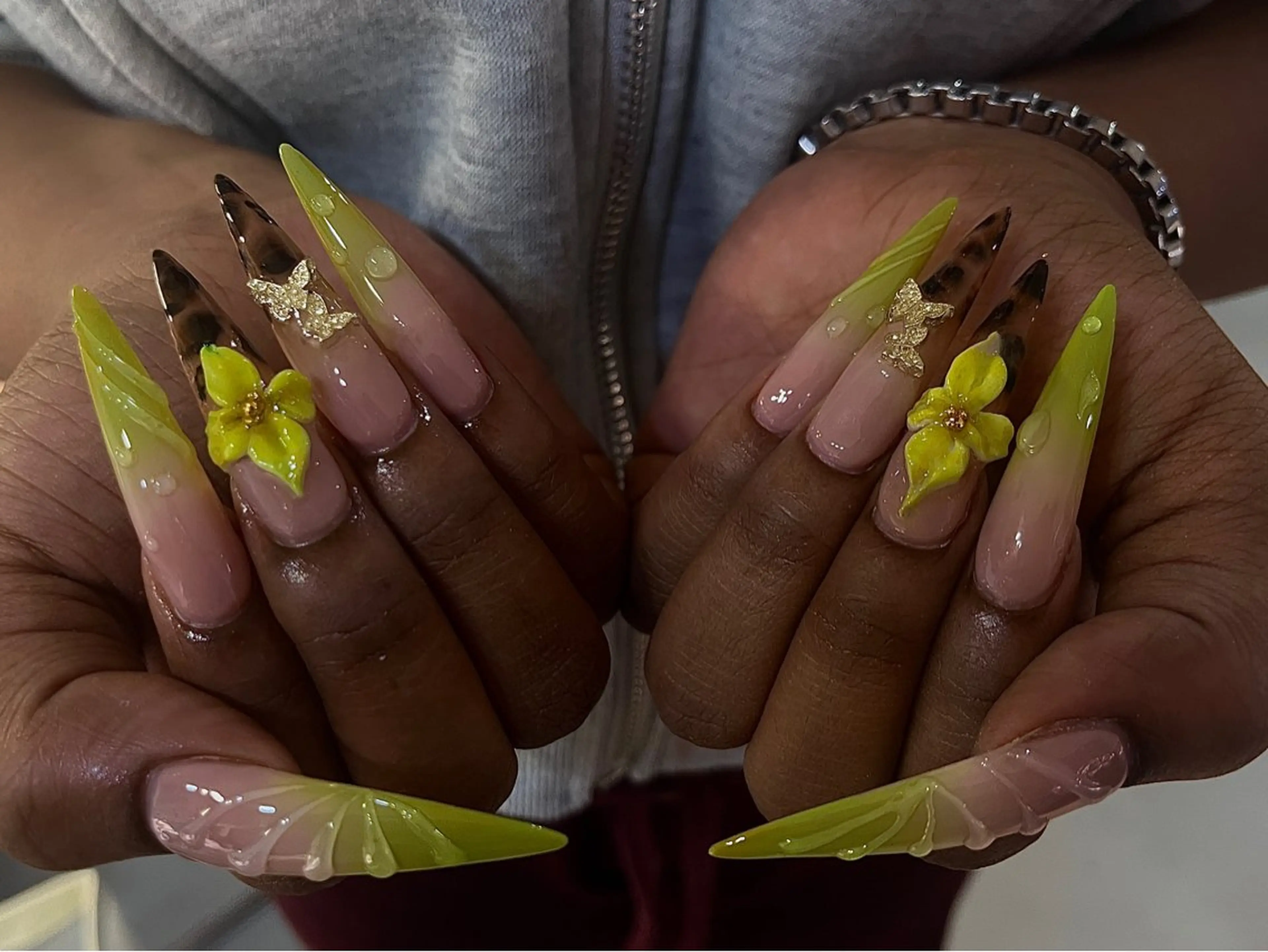 ネイル ハンドネイル アユリ リリのネイルデザイン