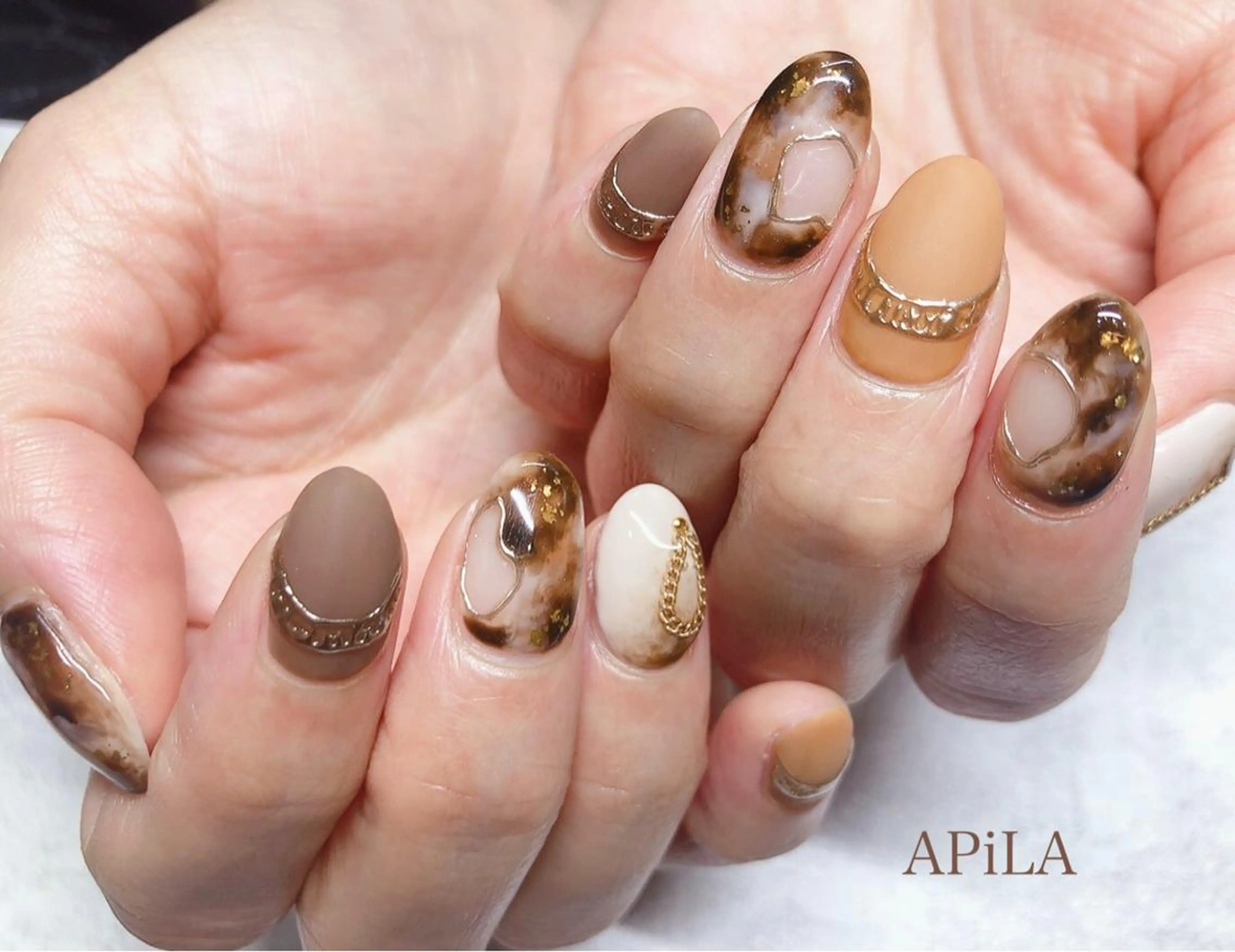 ネイル アートネイル べっ甲ネイル APiLA 甲斐田のネイルデザイン