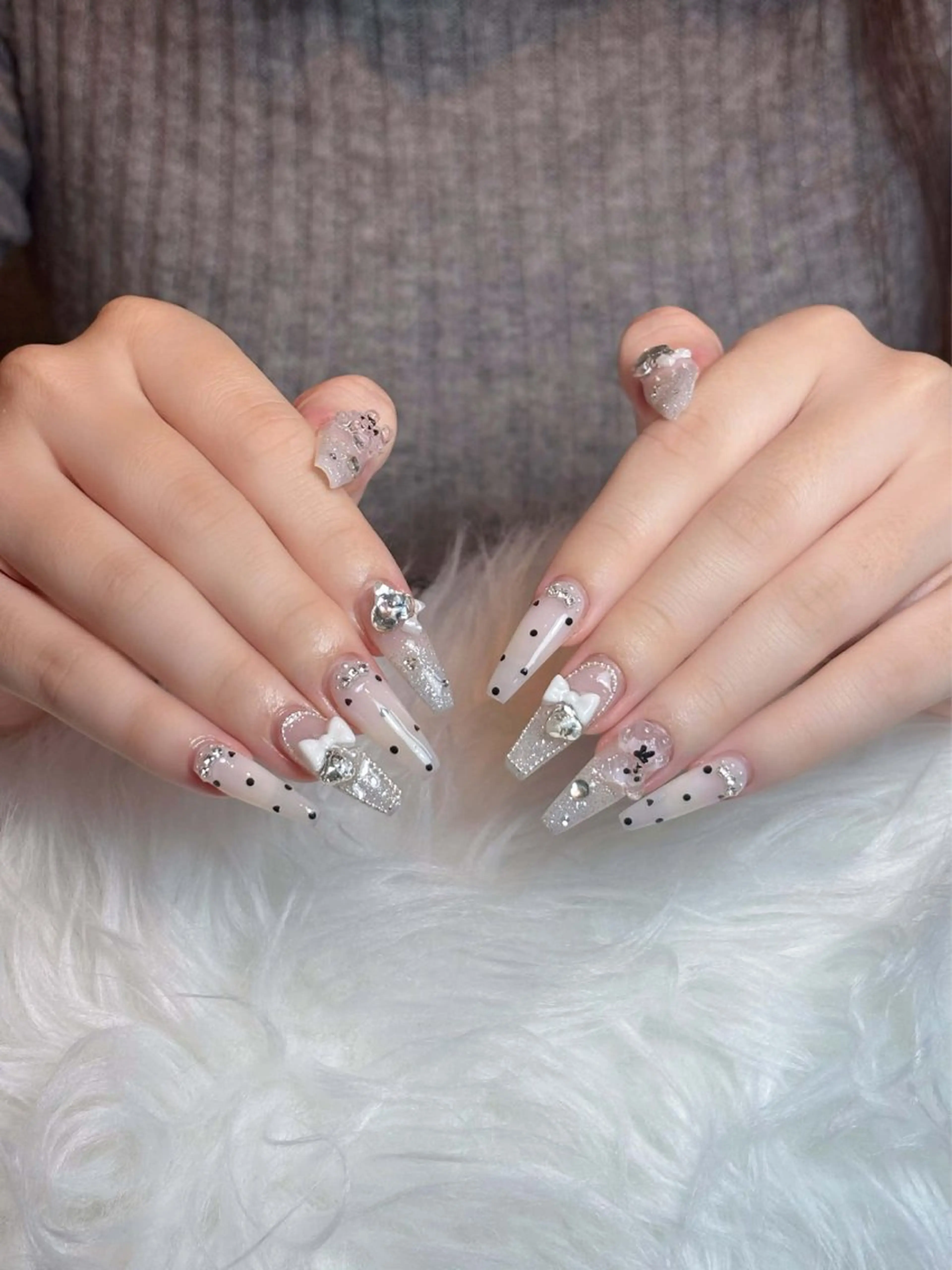 ネイル チークネイル ドット フレンチネイル グラデーション ハート ハンドネイル Julli NailStudioのネイルデザイン