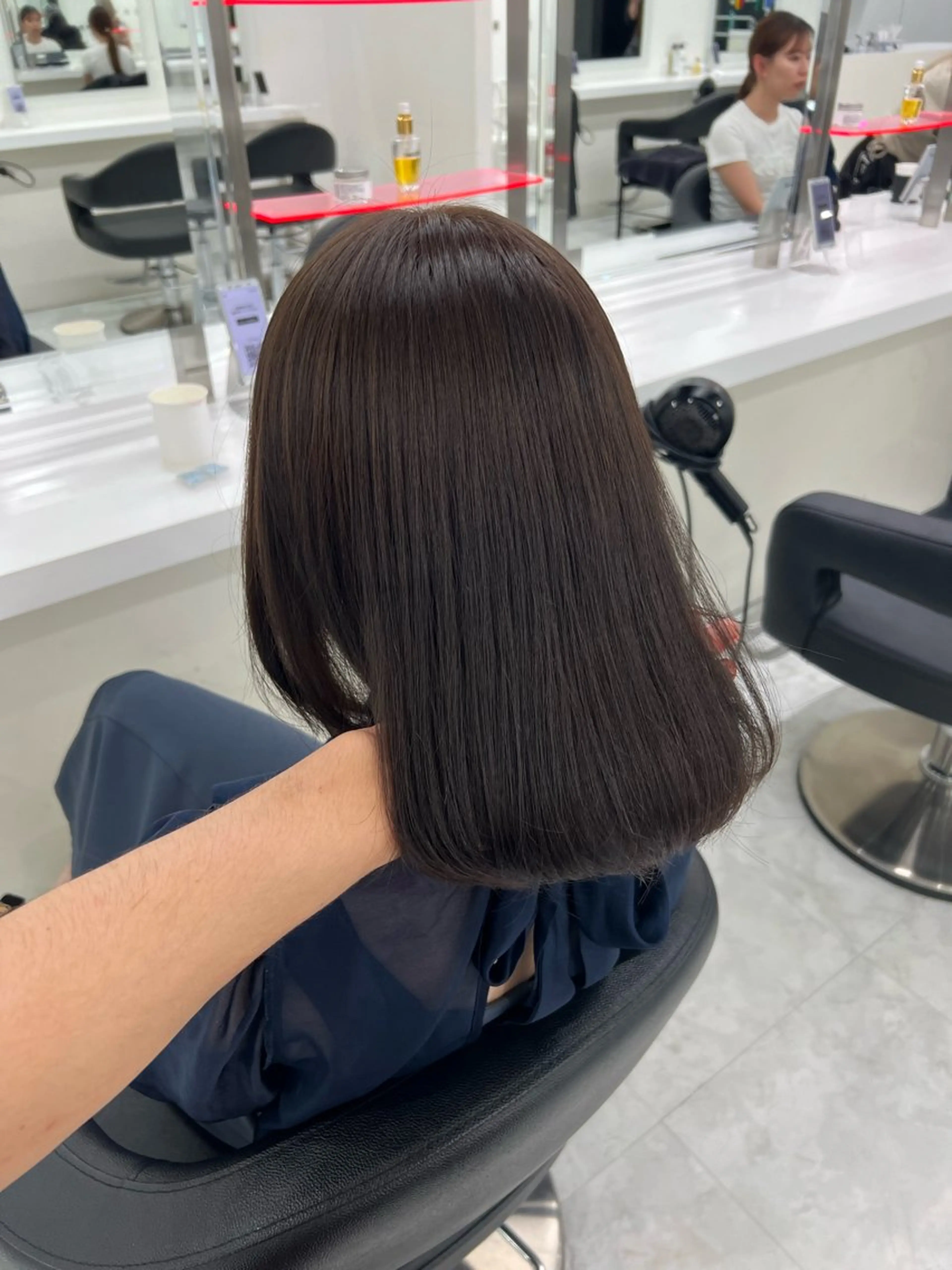 ミディアム カラー 透明感カラー🫧 レイヤーカットのヘアスタイル