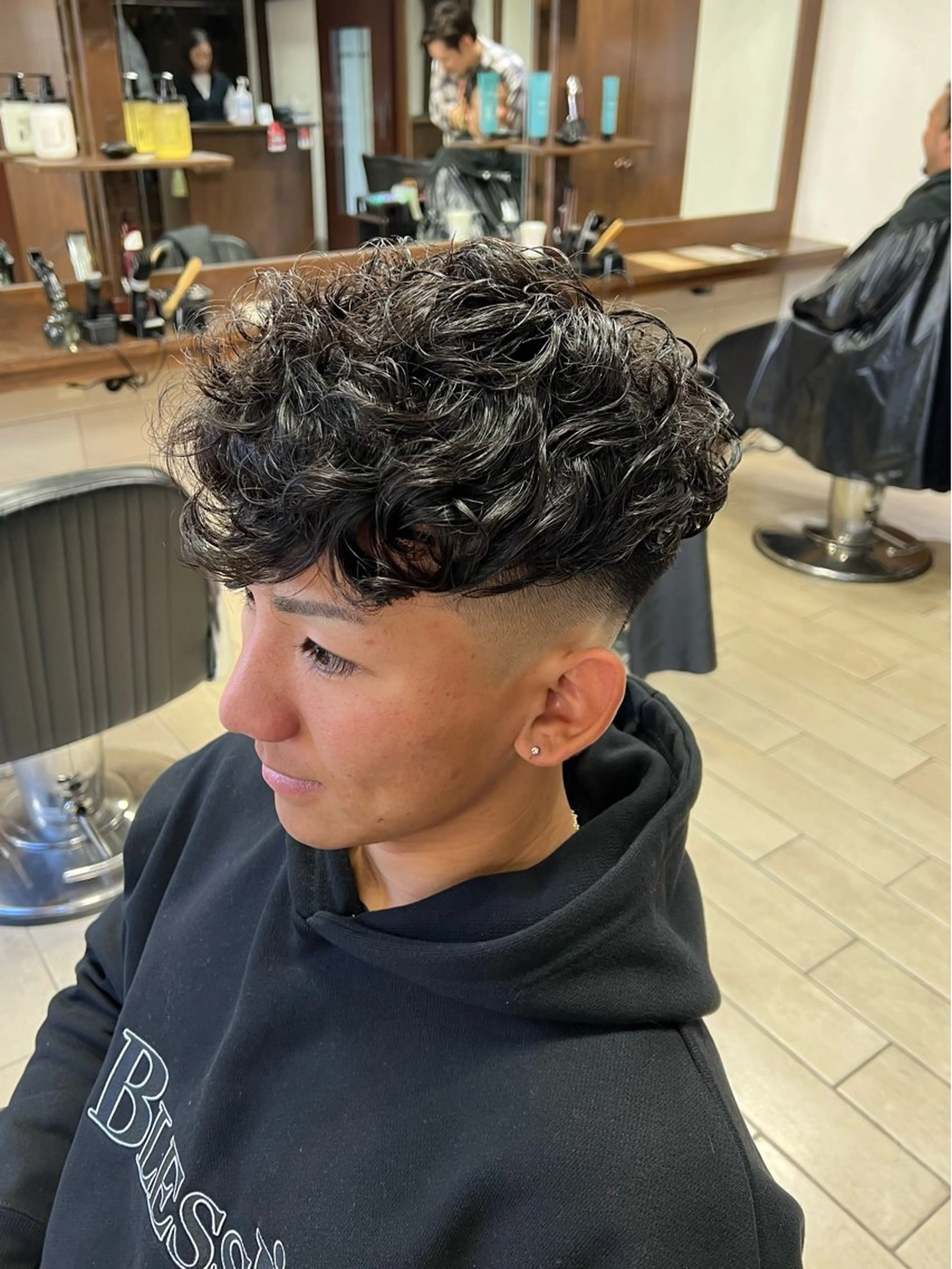 ショート パーマ メンズ スペインカール カット パーマ トリートメント ヘアセット 佐藤 拓未のヘアスタイル