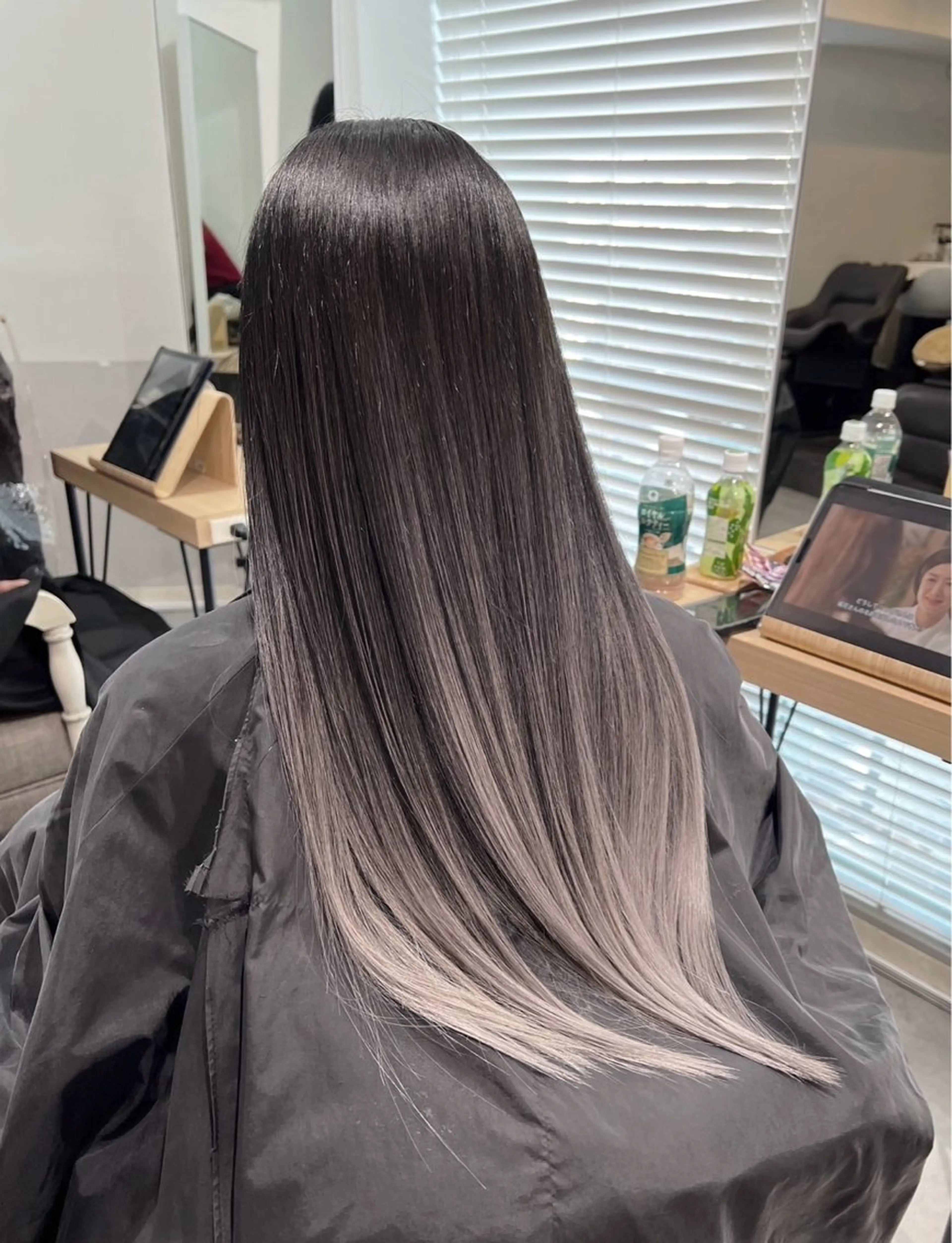 ロング カラー バレイヤージュ シルバー ホワイトシルバー レイヤーカット ヘアカラー トリートメント 指名数No.1 /NAOYAのヘアスタイル