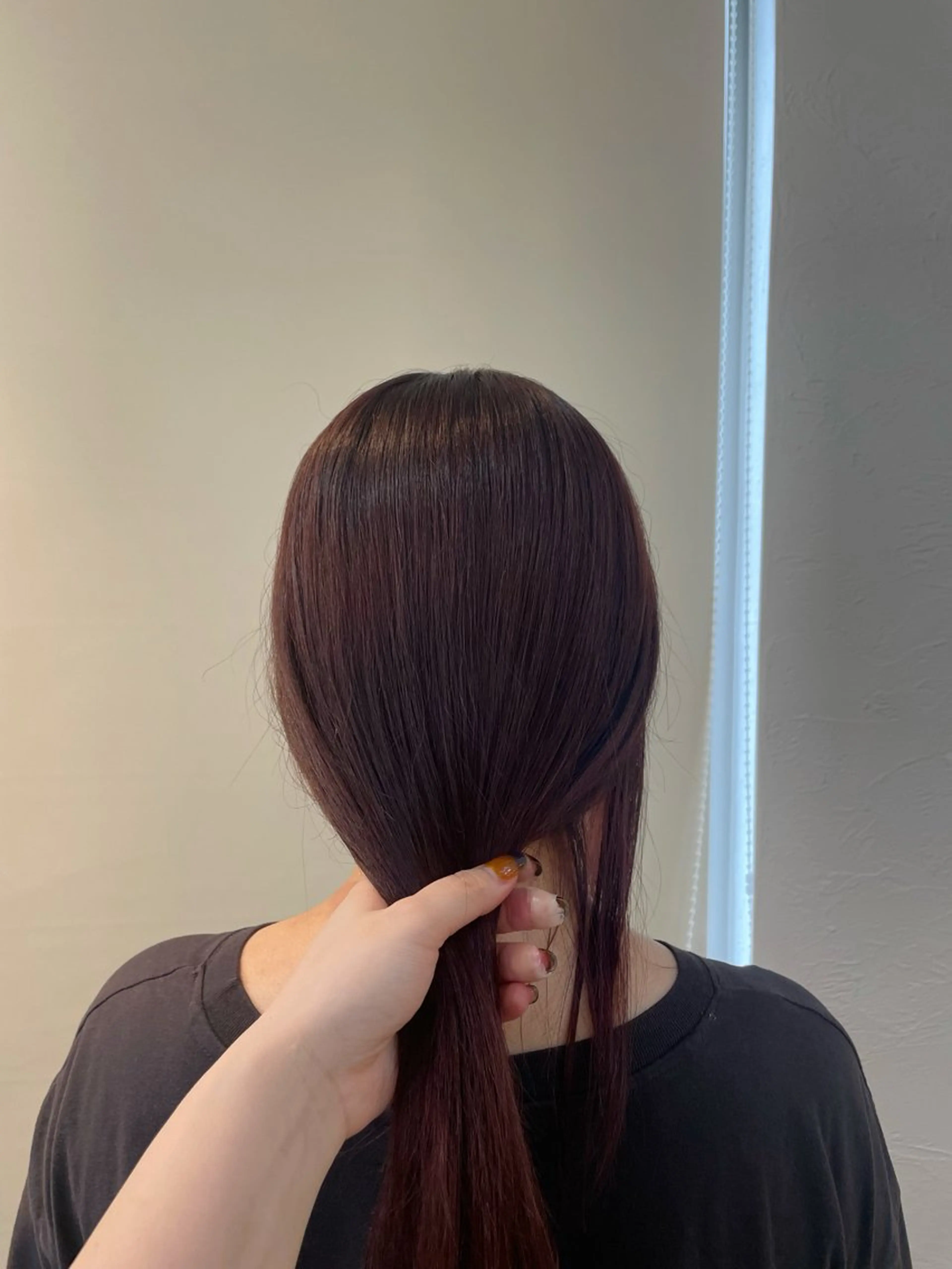 セミロング カラー ボルドーカラー ヘアカラー tiel 小山莉々のヘアスタイル