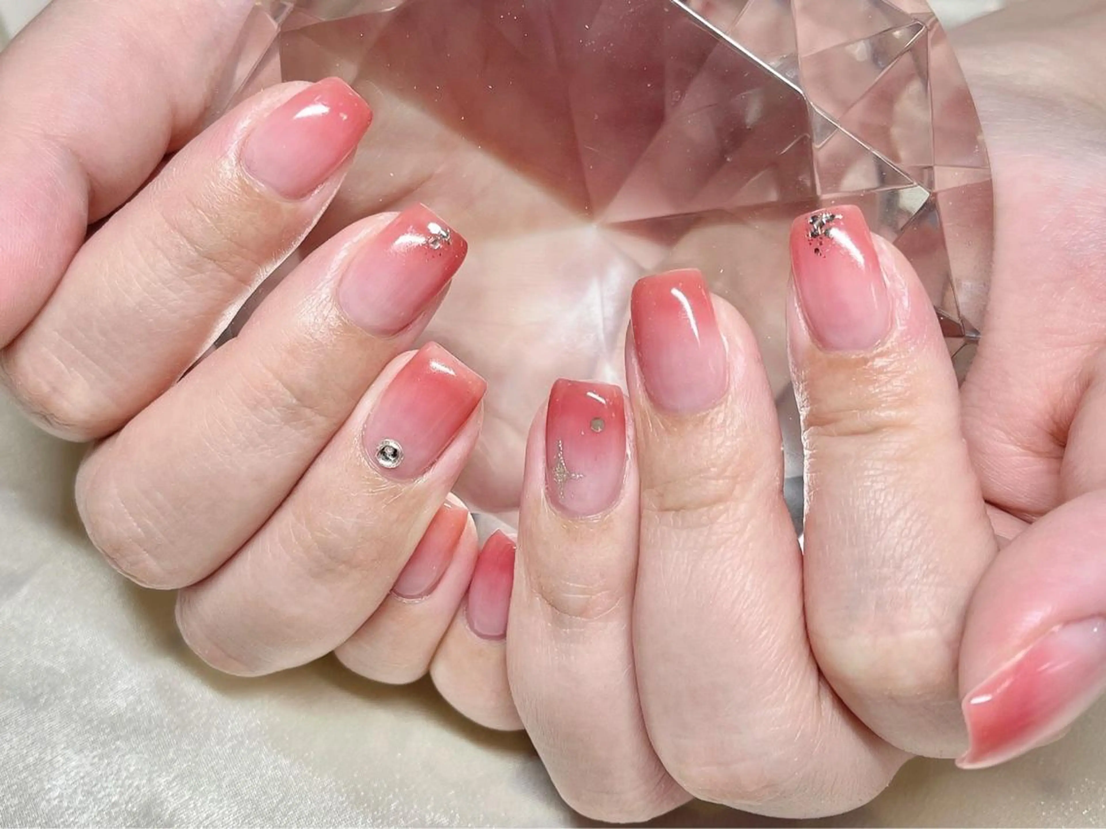 ネイル マツエク・マツパ アイブロウ 韓国風マツエク パリジェンヌラッシュリフト まつげパーマ ワンホンマツエク 長さ出し ハンドネイル Nail&eye Belire 新宿のネイルデザイン