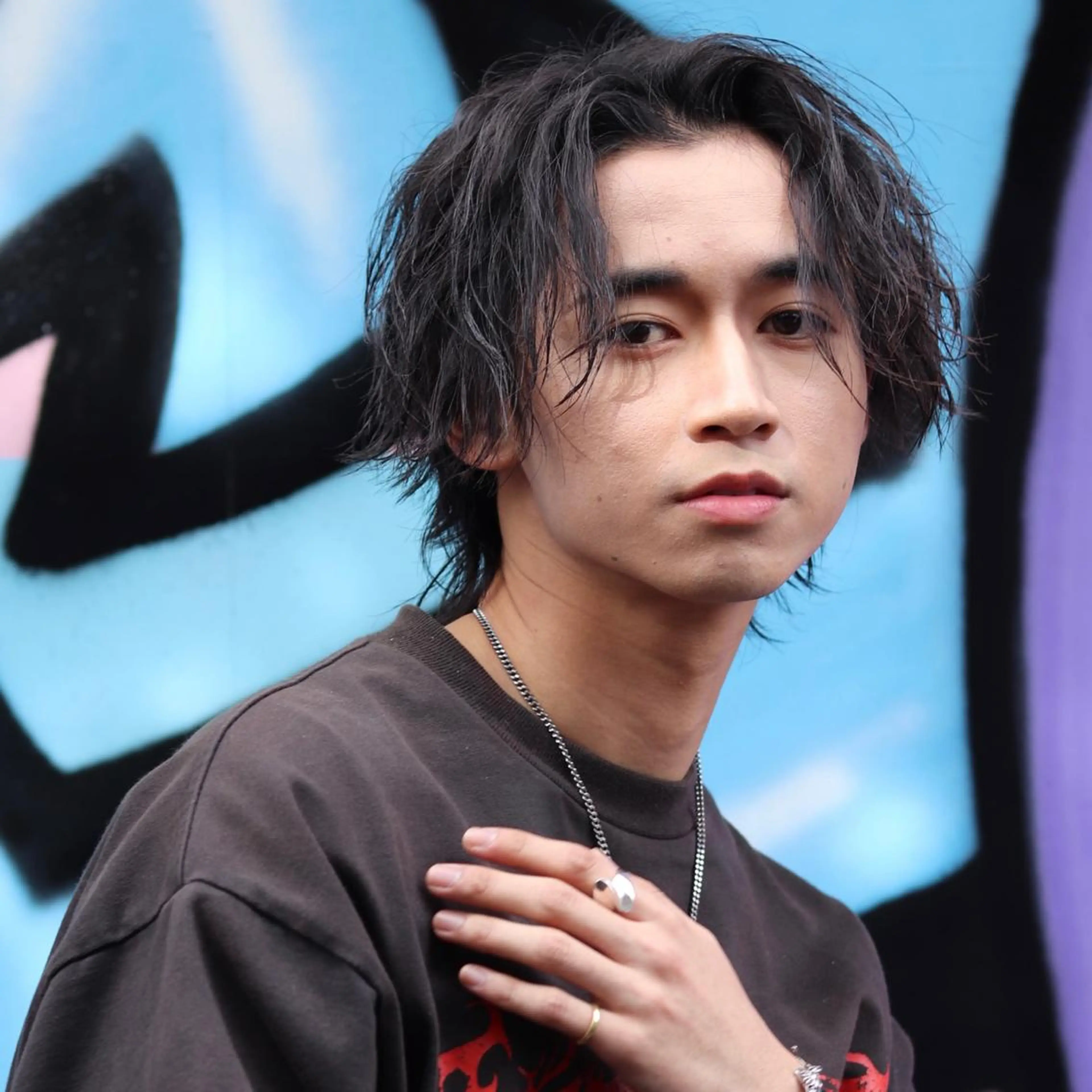 ミディアム カラー パーマ メンズ センターパート メンズウルフカット ウルフカット カット パーマ 🔥メンズ🔥かっこ いいが正義!代表柿崎のヘアスタイル