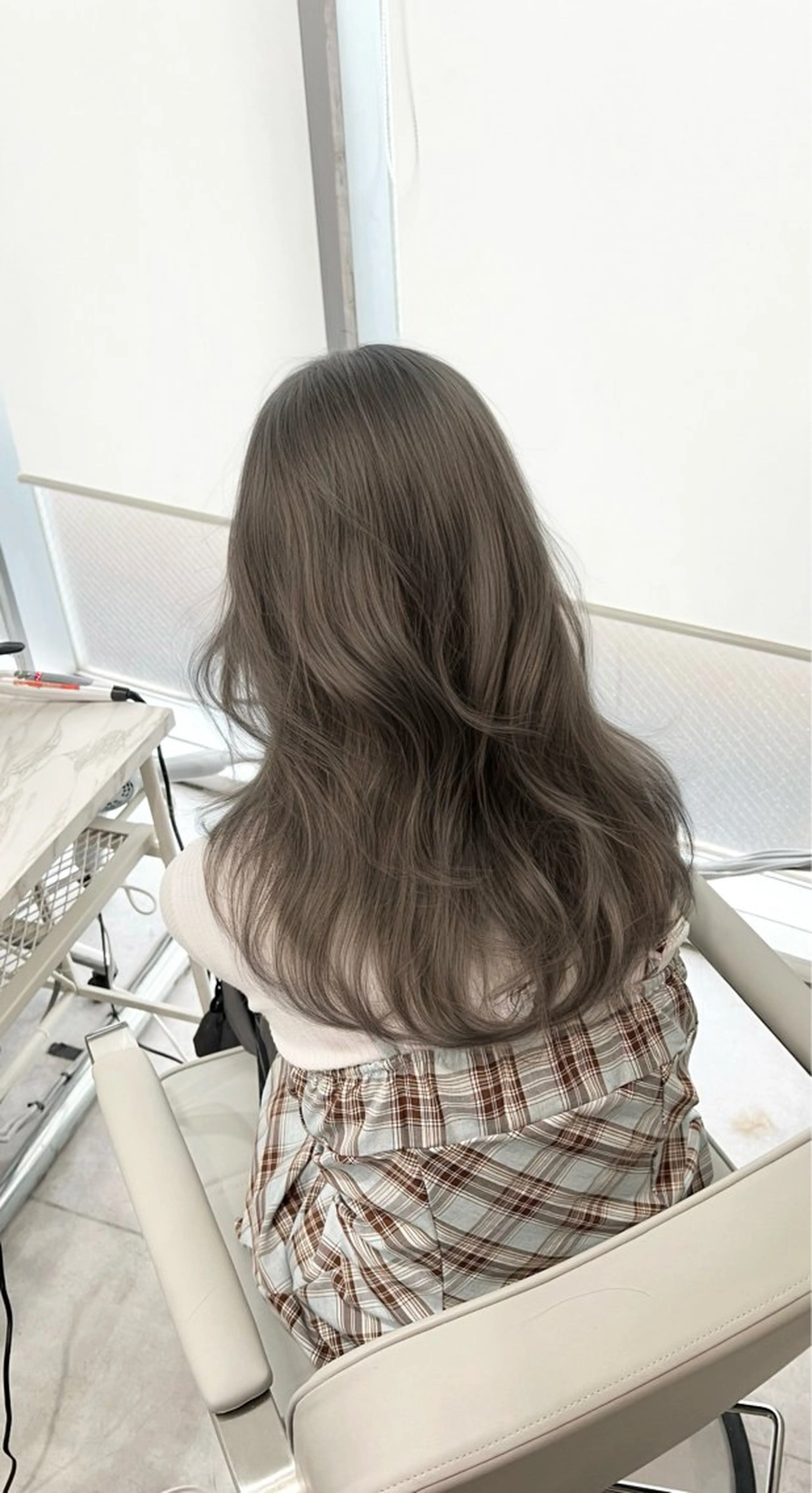 ミディアム カラー ブリーチ グレージュ くびれヘア 韓国風ヘア カット ヘアカラー トリートメント ヘアセット 🫧艶ダブルカラー ブリーチ🫧トモヤのヘアスタイル