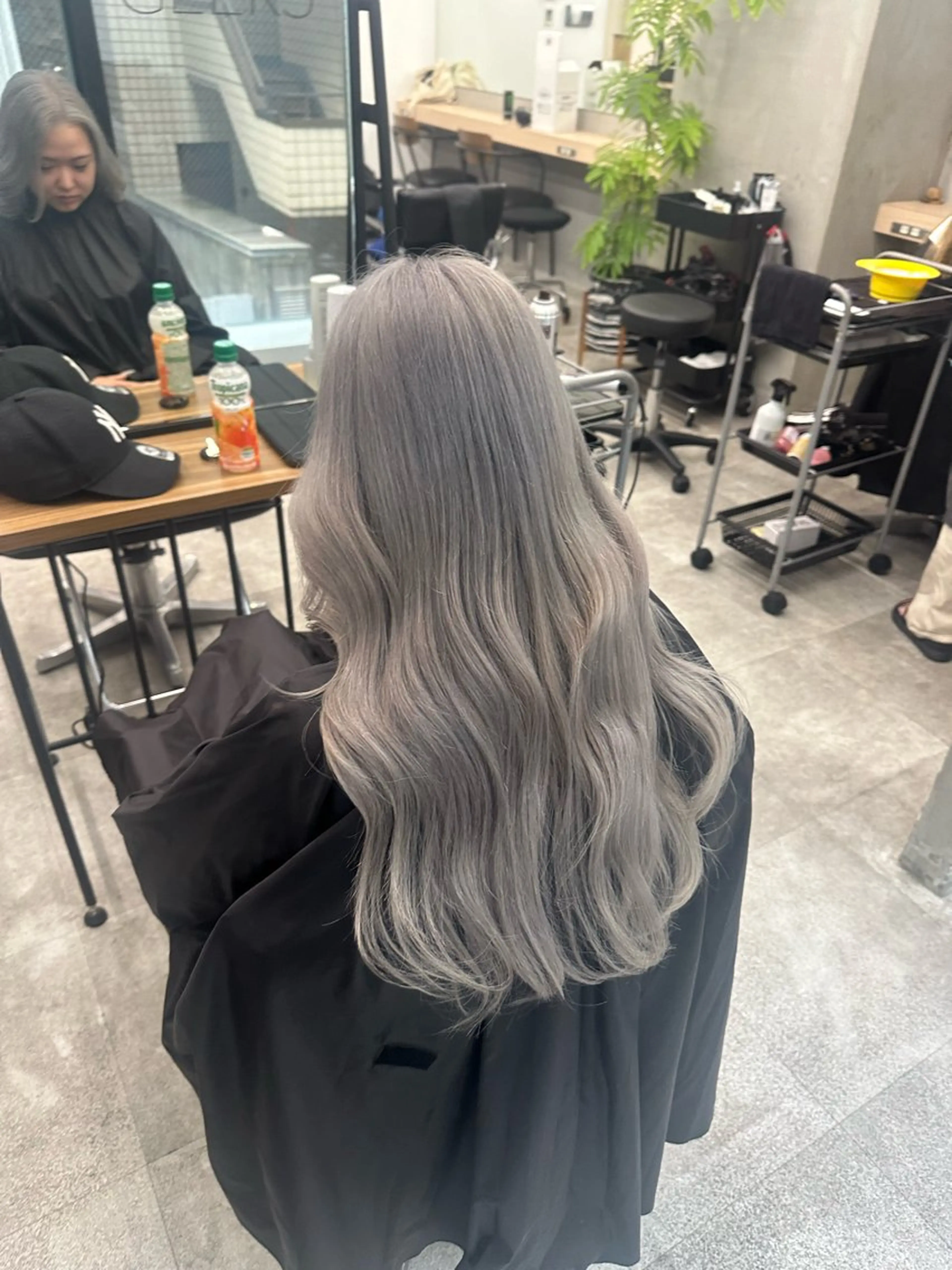 ロング カラー MOE レイヤー/新宿三丁目のヘアスタイル