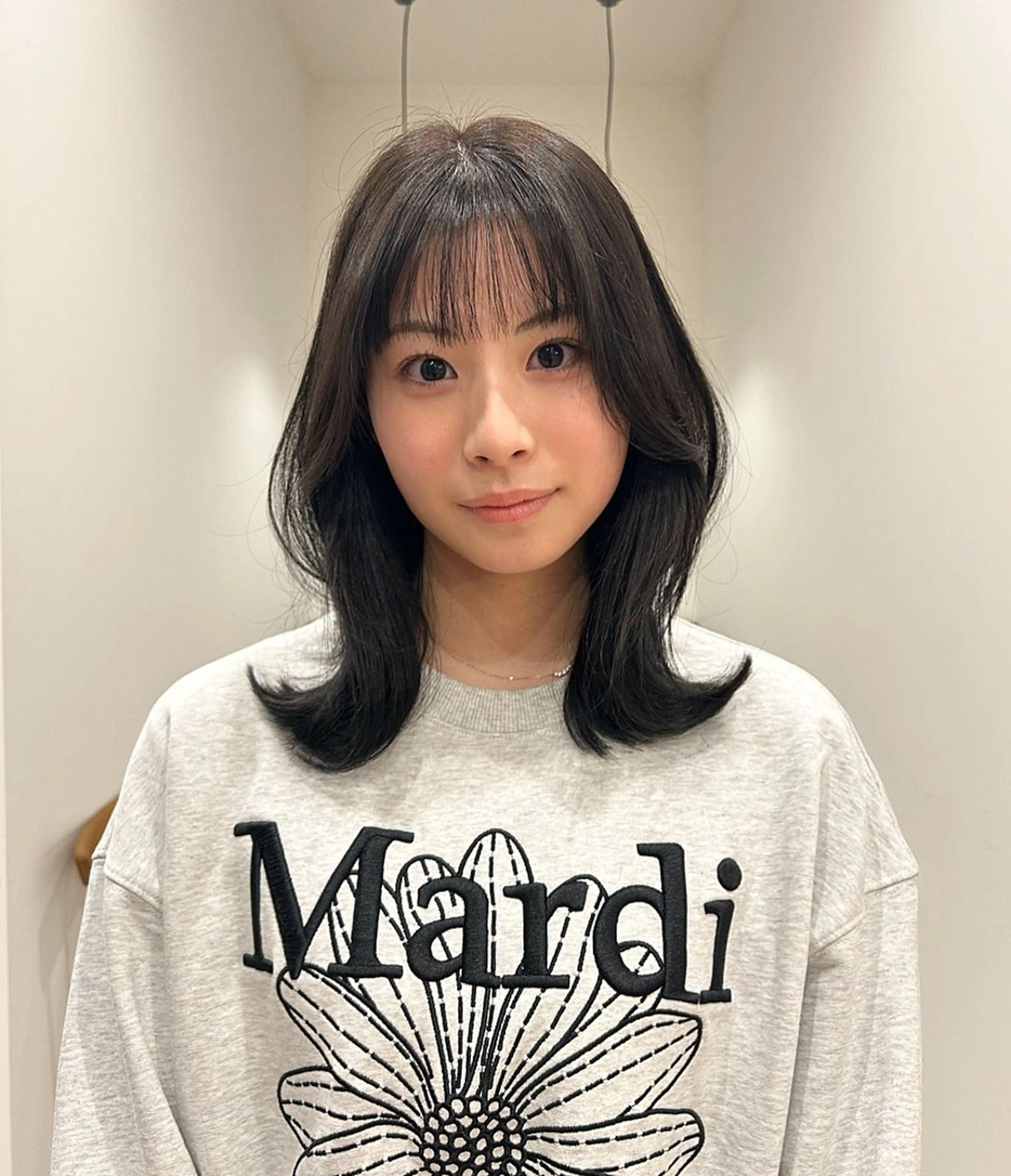 ミディアム カラー くびれヘア レイヤーカット レイヤーカット/長岡 グレージュ/マユ🎀のヘアスタイル