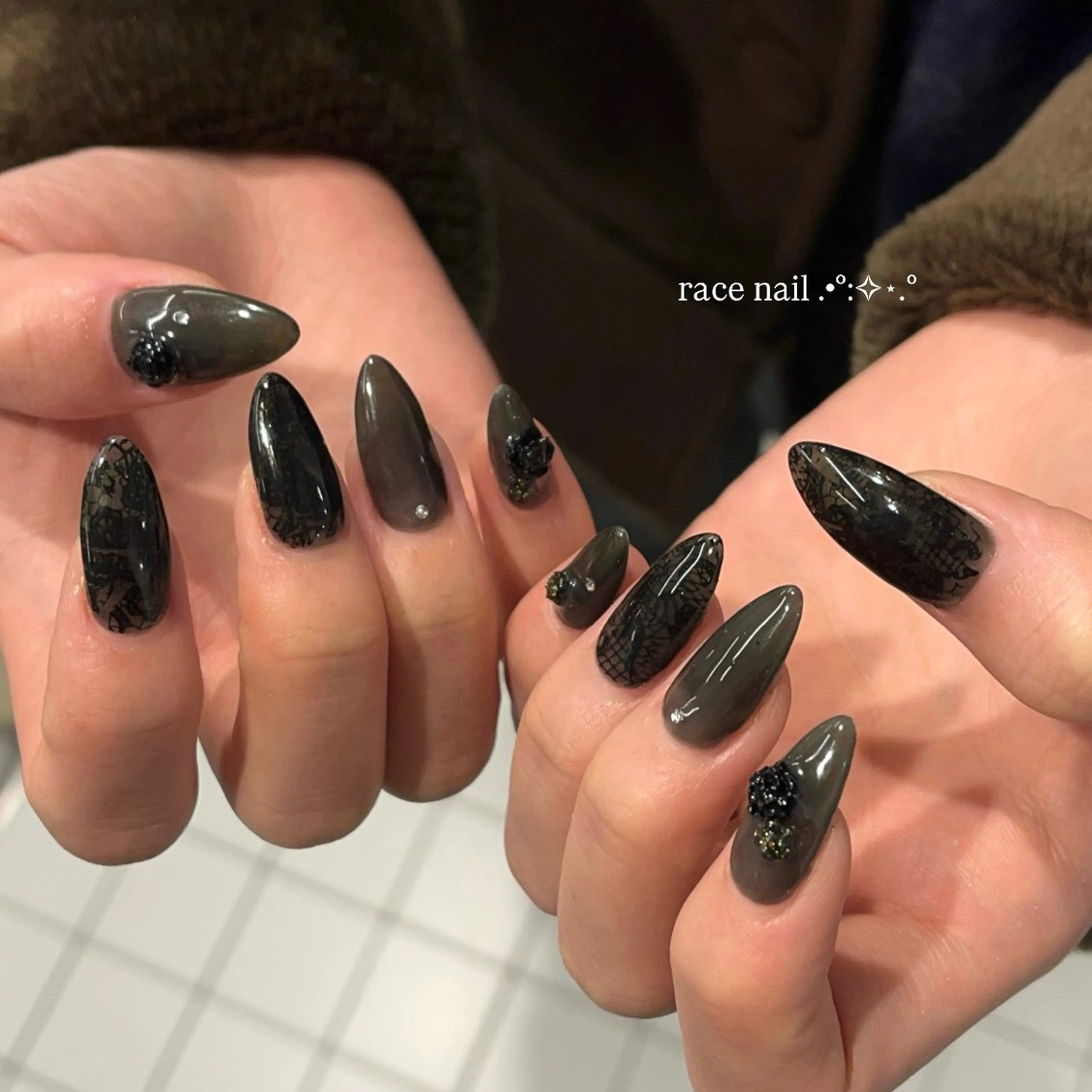 ネイル キラキラネイル レース ロングネイル リボン 冬ネイル ハンドネイル eight nail 春菜のネイルデザイン