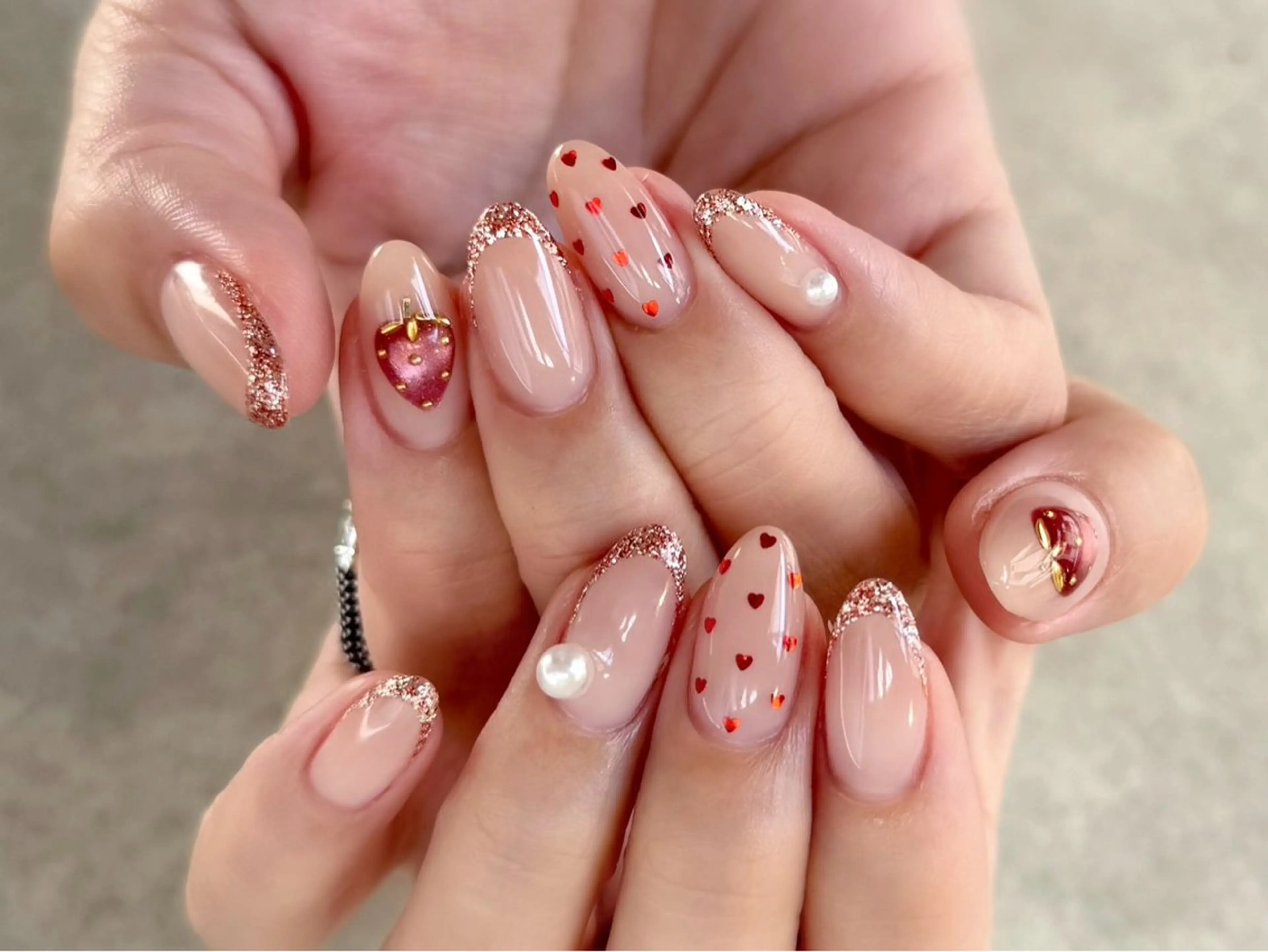 【ハンド】オフあり🍓イチゴサンプルネイル🍓の写真