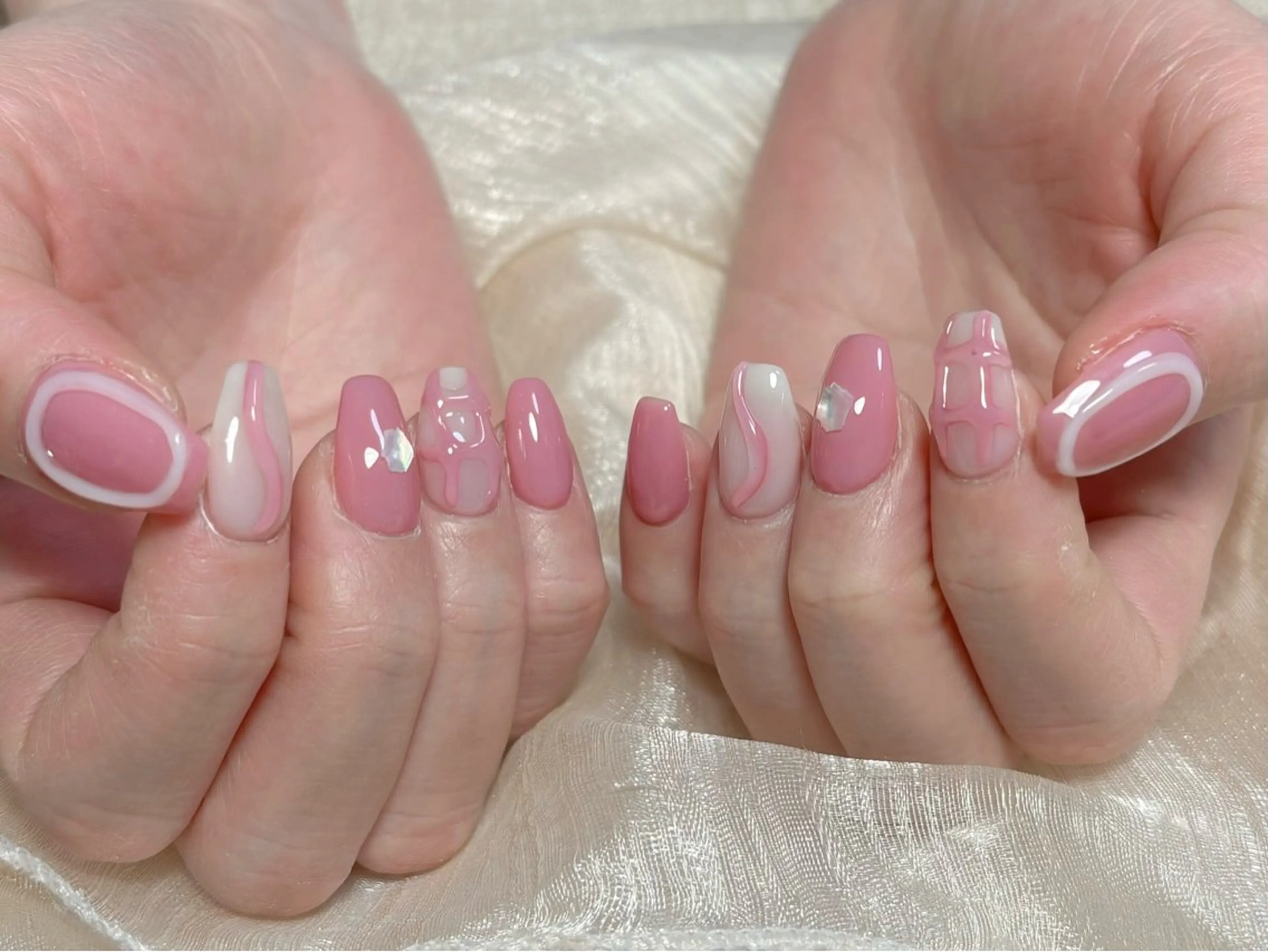 ネイル オーロラネイル チークネイル フレンチネイル ジェルネイル ガラスフレンチ ハンドネイル Nail Jolie所属・Nail Jolieのネイルデザイン