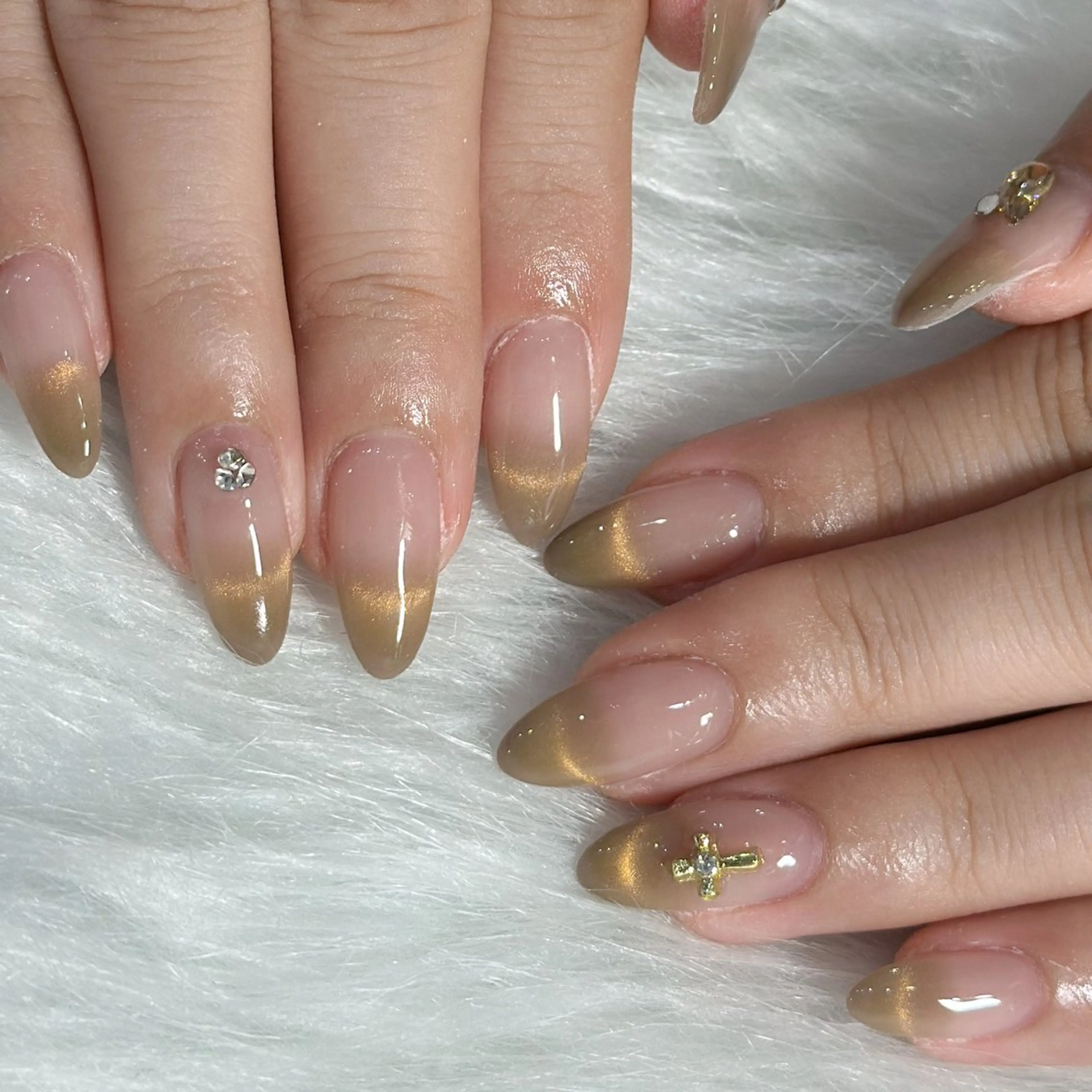 ネイル ハンドネイル フットネイル LAVISH nanamiのネイルデザイン