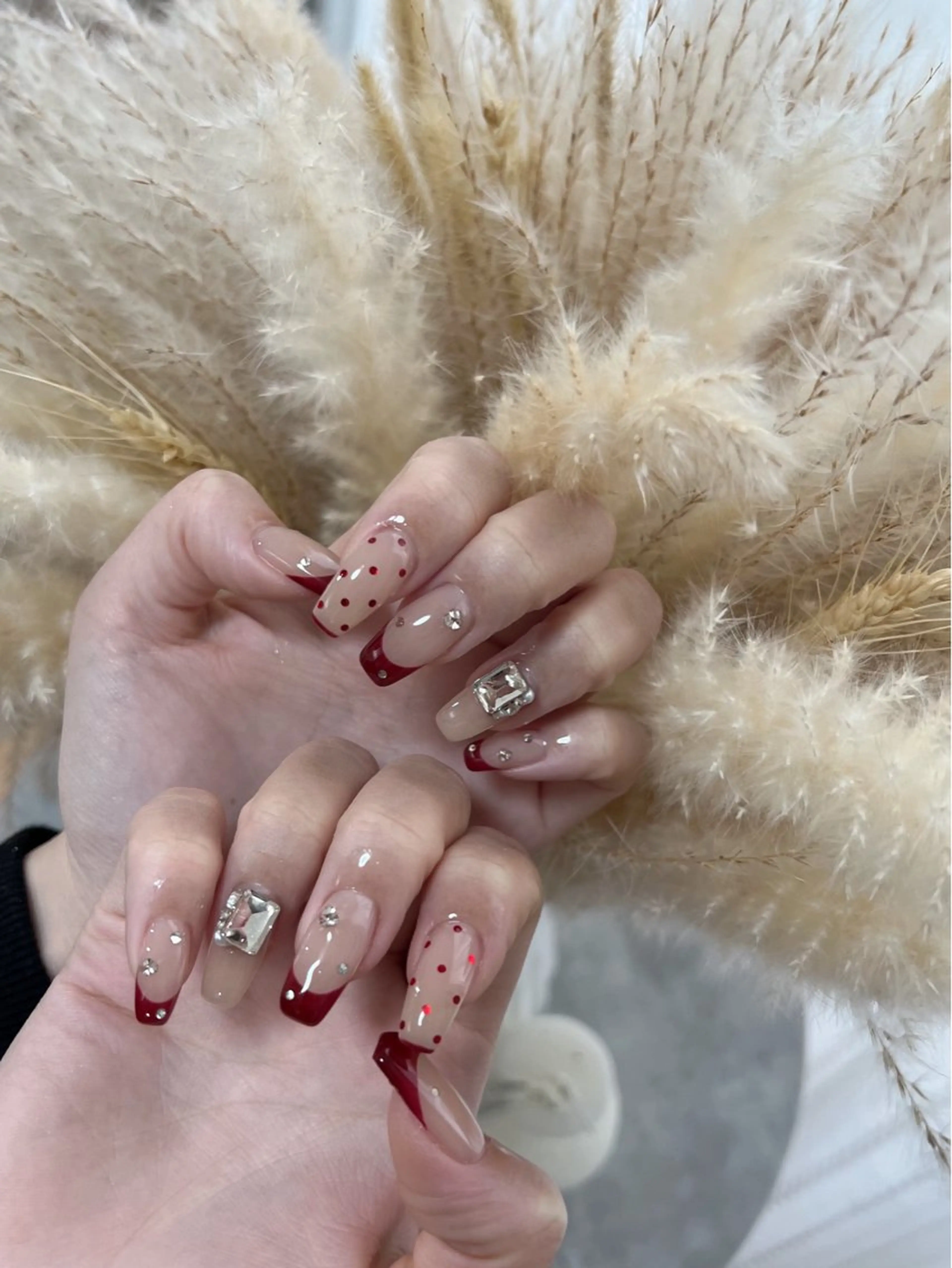 ネイル ドット フレンチネイル 赤色 冬ネイル クリスマス ハンドネイル 川端 京香のネイルデザイン