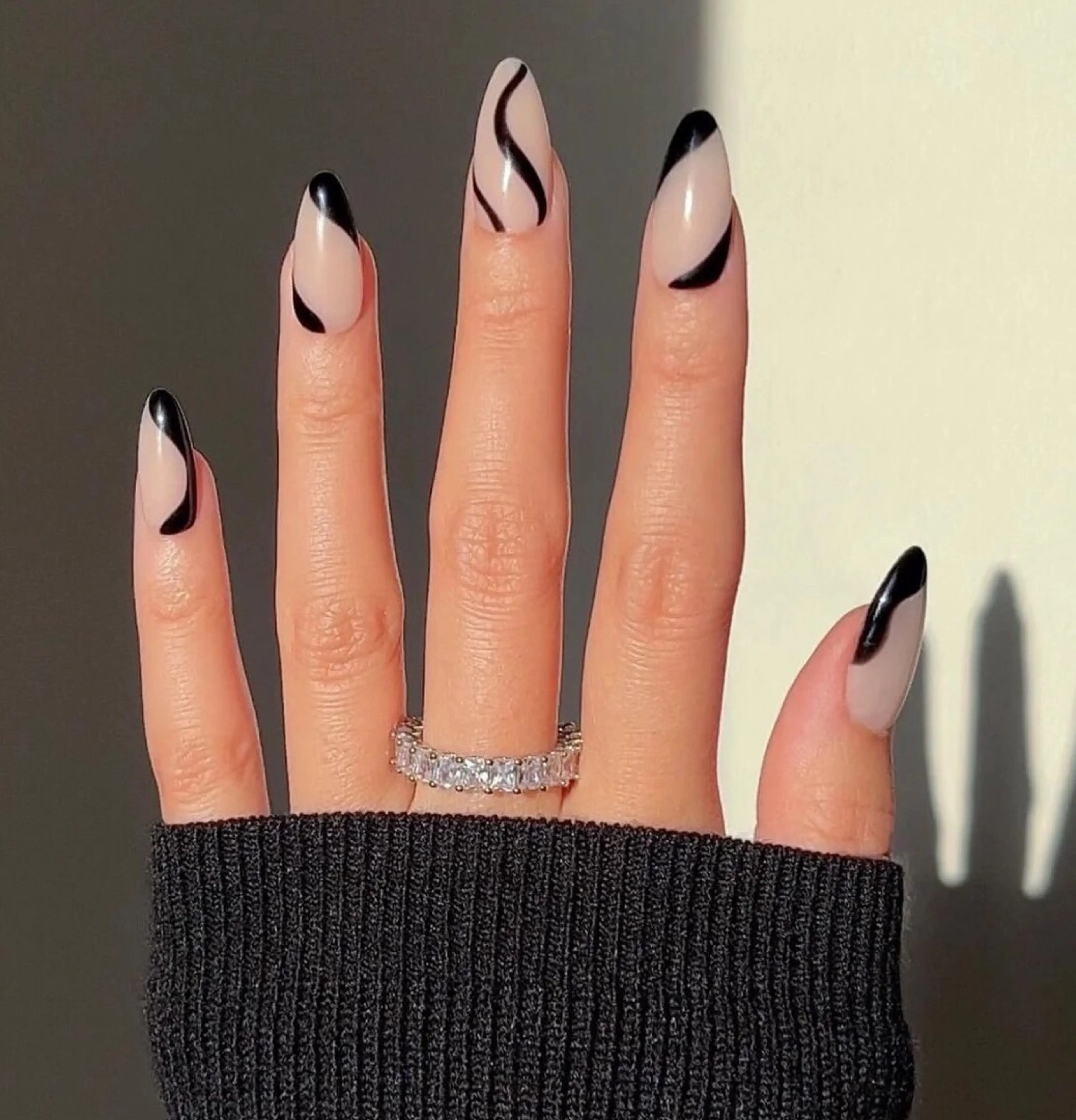 ネイル ハンドネイル MoonNail ユリ🌸のネイルデザイン