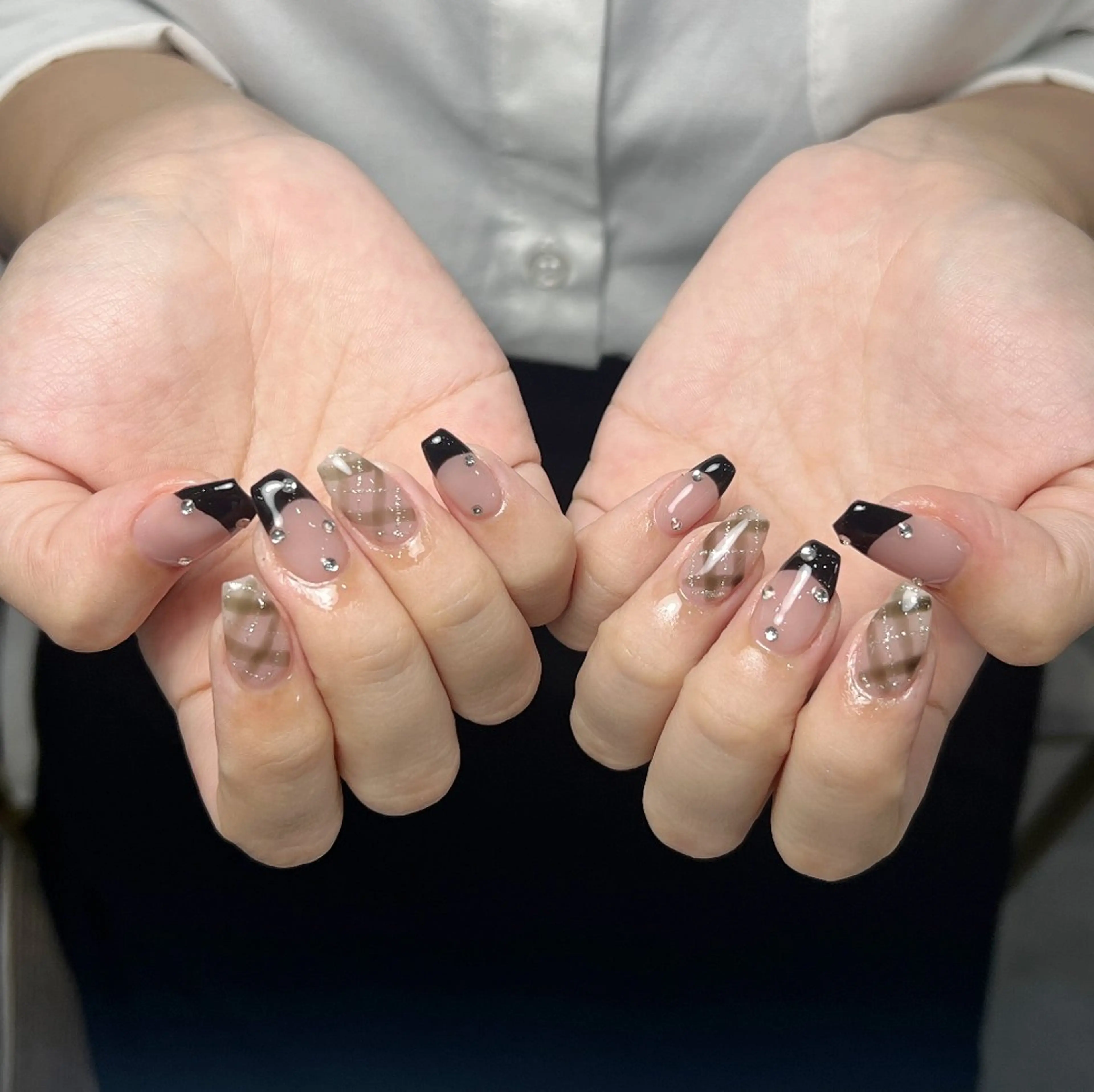 ネイル チークネイル 長さ出し フレンチネイル ジェルネイル キラキラネイル ハンドネイル UM Nail Salonのネイルデザイン