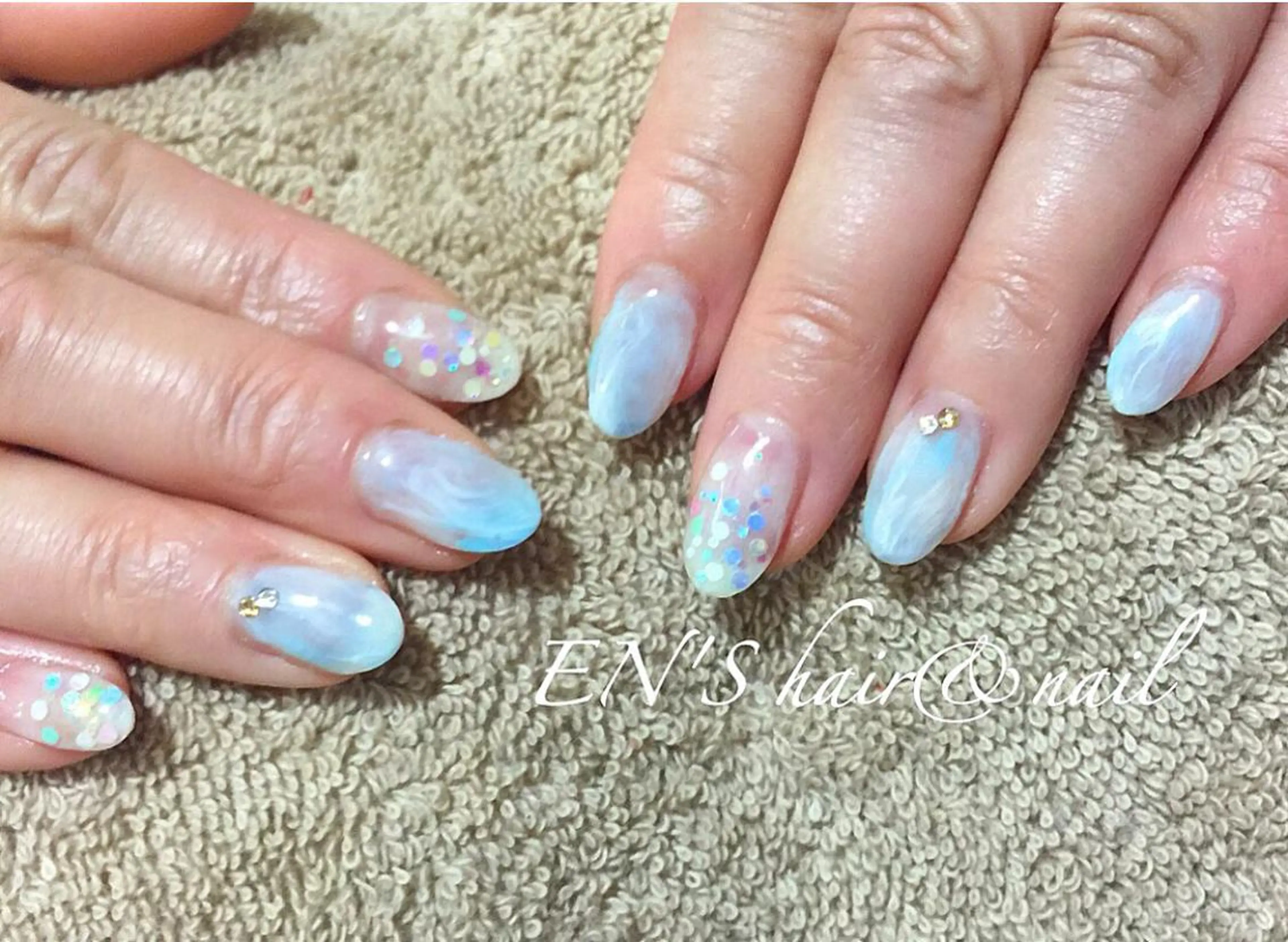 ネイル ブルー 水色 大理石ネイル(マーブル) ニュアンスネイル ホワイト フルリール 【プライベートサロンのネイルデザイン