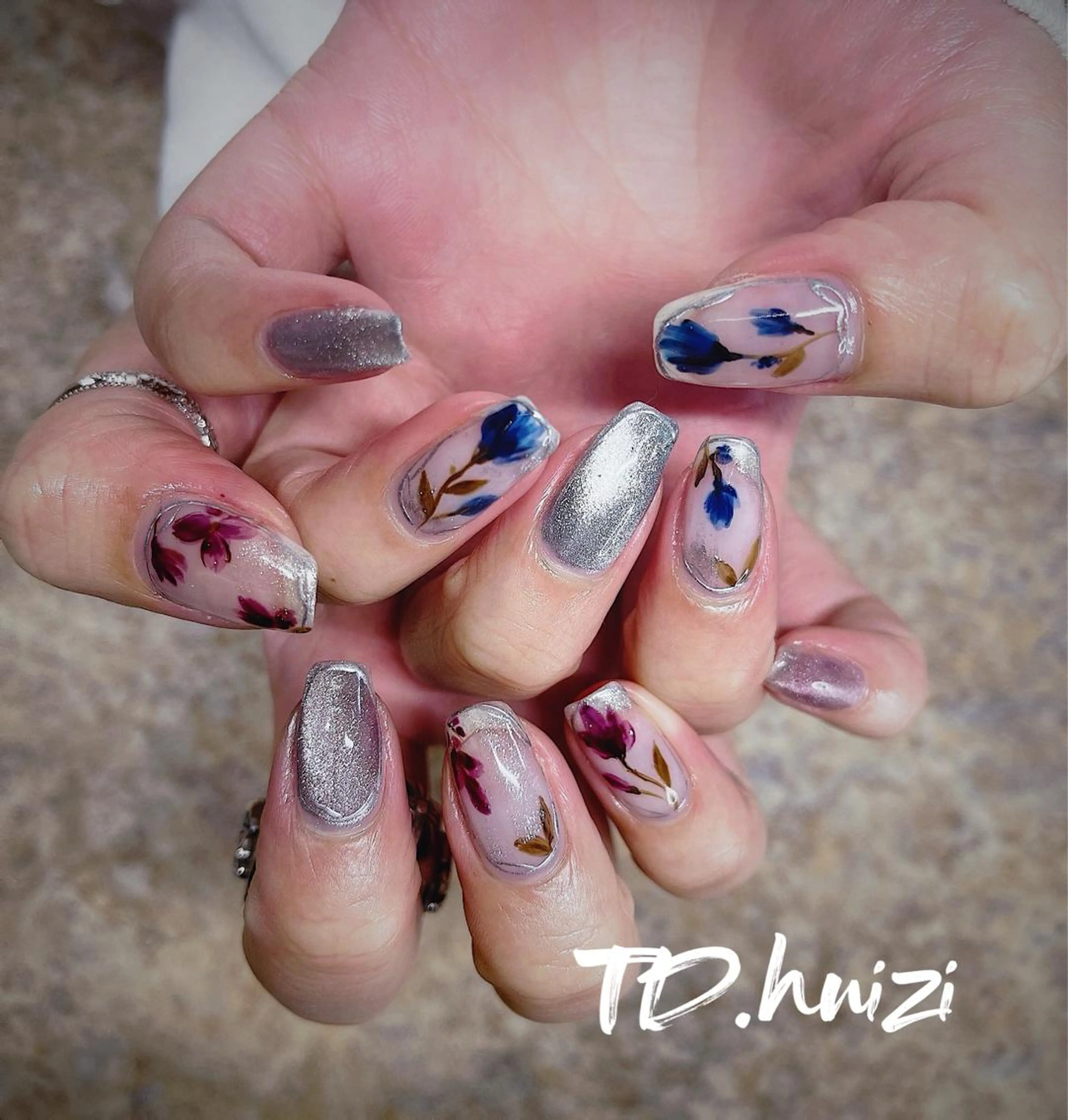 ミディアム めぐみのネイルサロン スタッフ練習のネイルデザイン