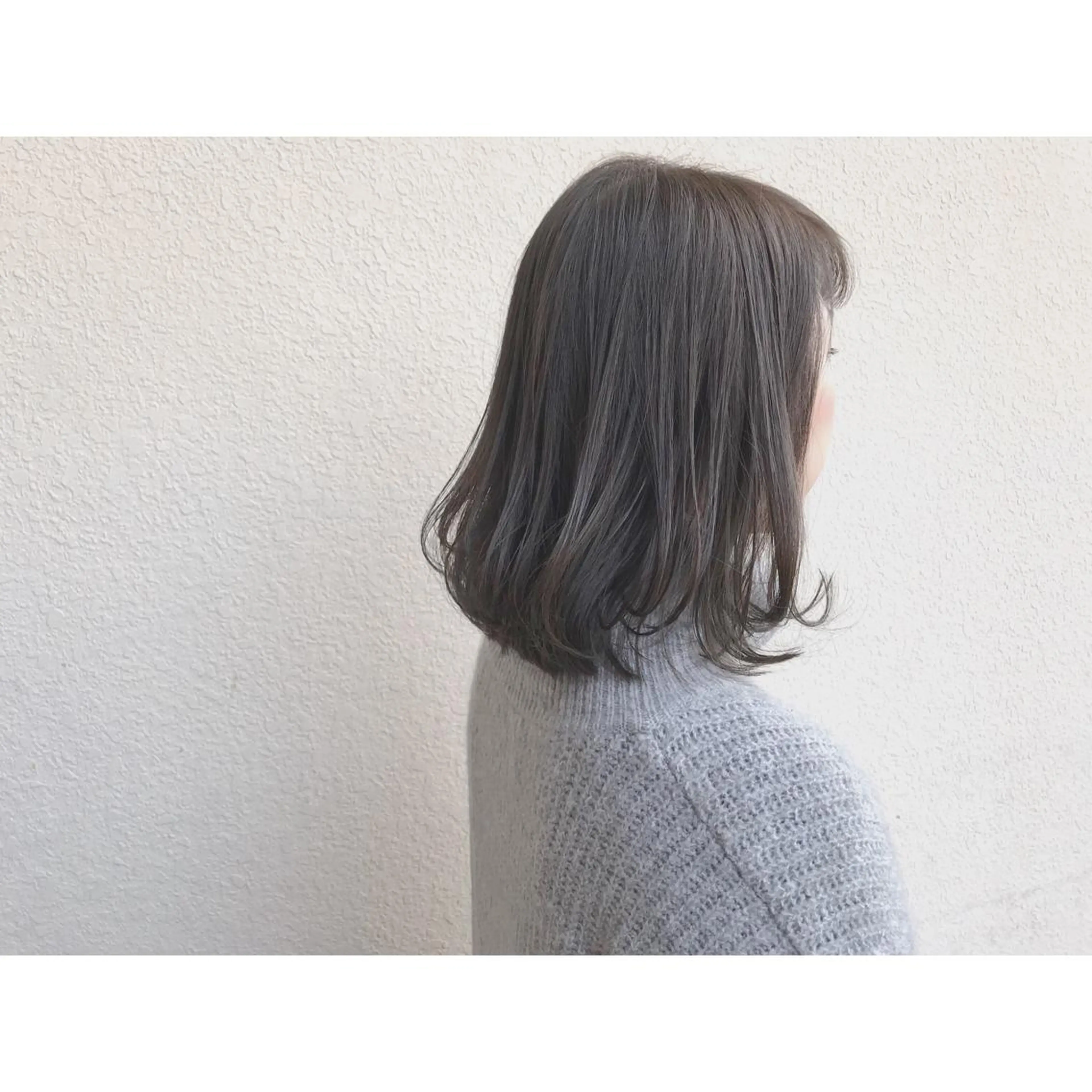 ミディアム カラー グレージュ ハイライトカラー ハイライト 切りっぱなしロブ なかにし まゆみのヘアスタイル