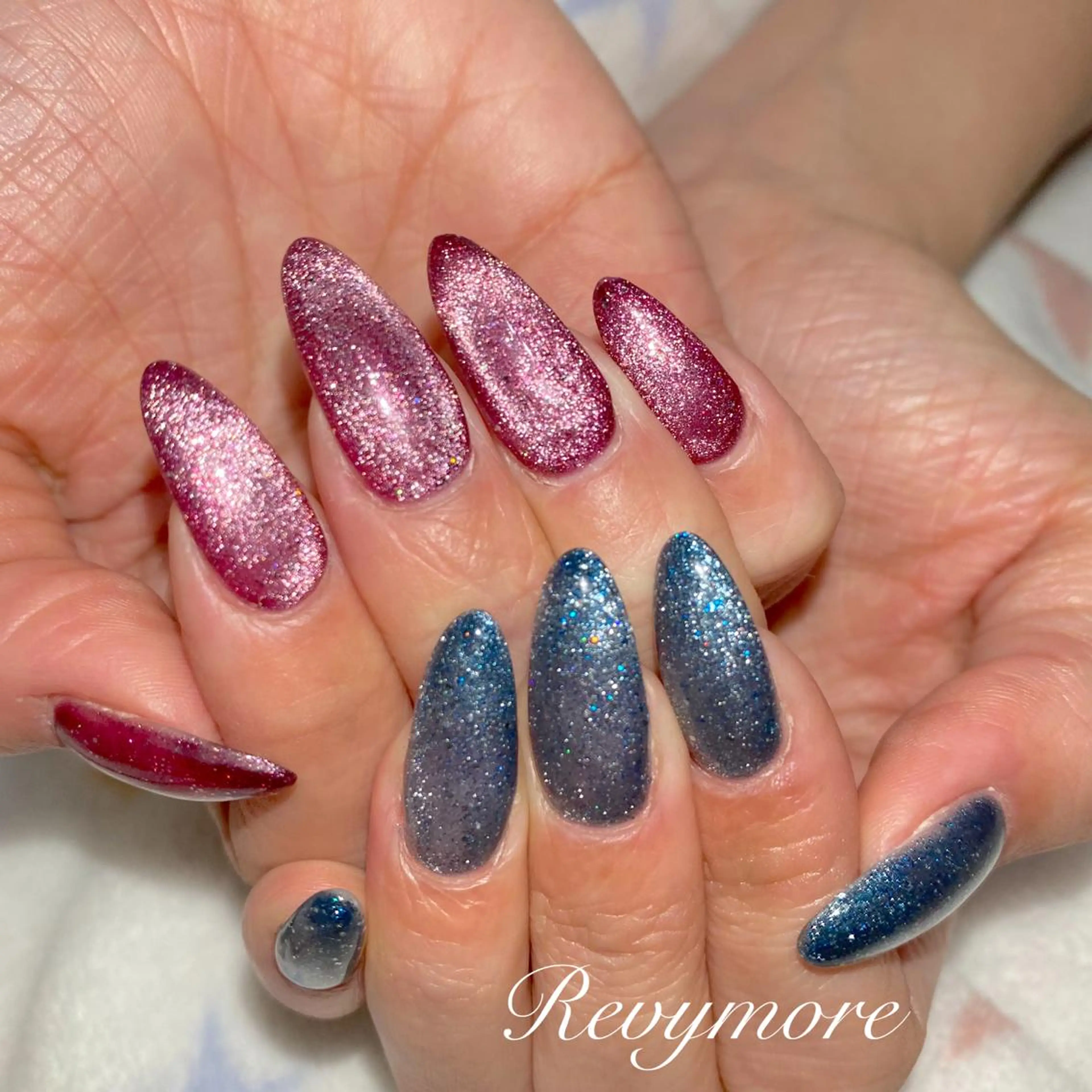 ミディアム ネイル 韓国風ヘア フラッシュネイル ジェルネイル キラキラネイル 韓国ネイル nail salon Revymore所属・nail salon Revymoreのネイルデザイン