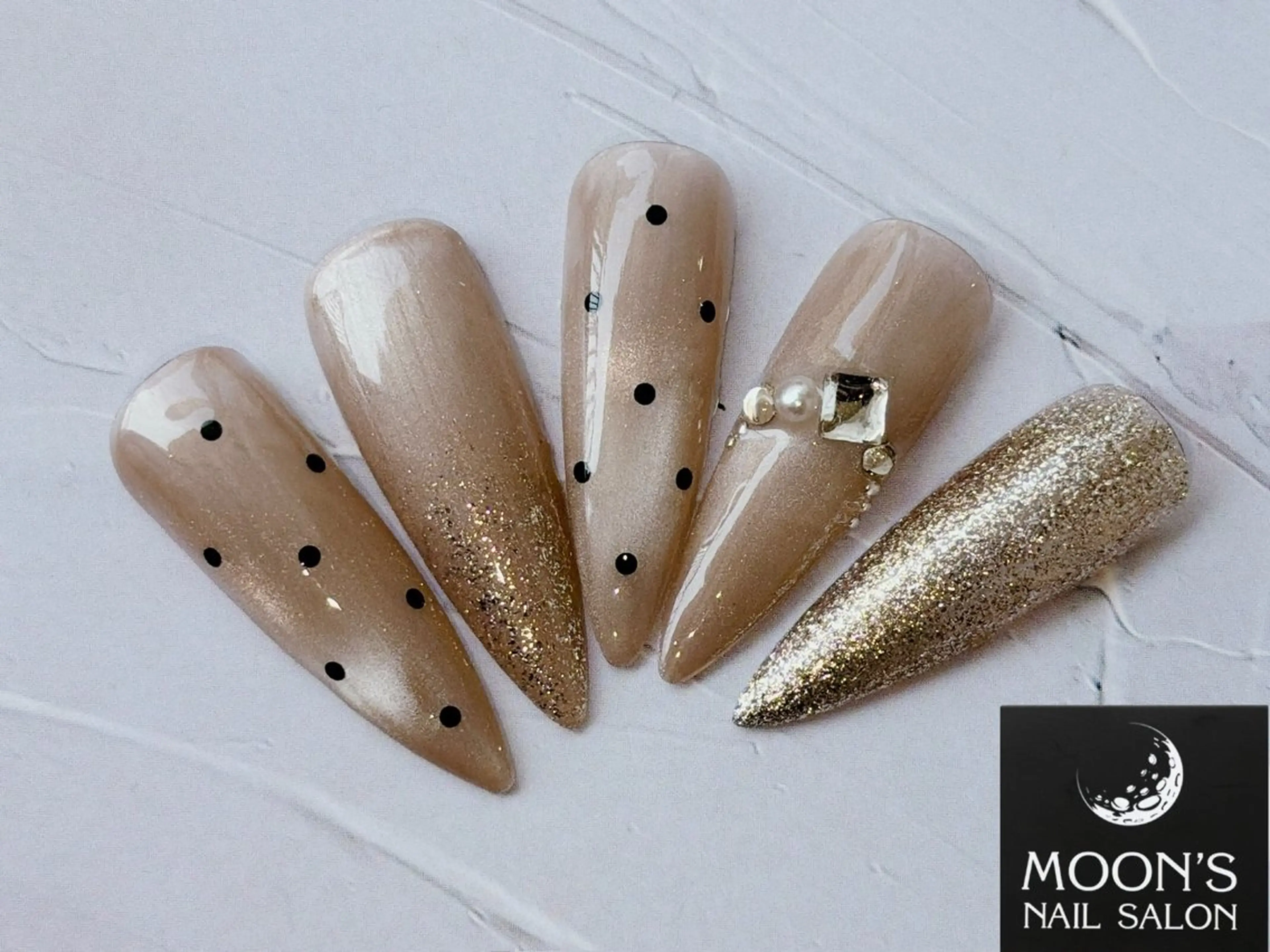 ネイル ハンドネイル Moon's🌙🪄 Shioriのネイルデザイン