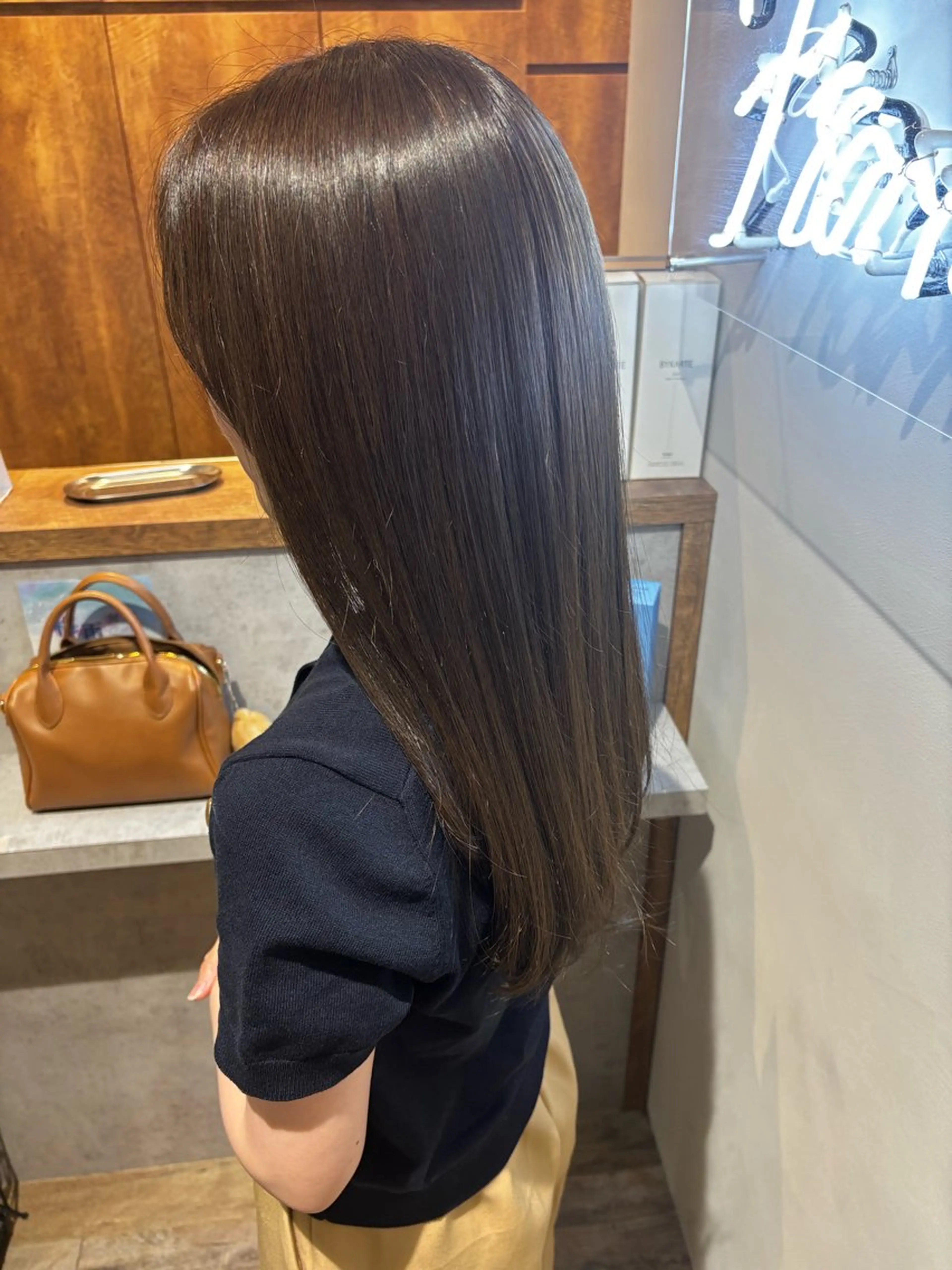 セミロング アッシュ トリートメント 平澤 梓のヘアスタイル