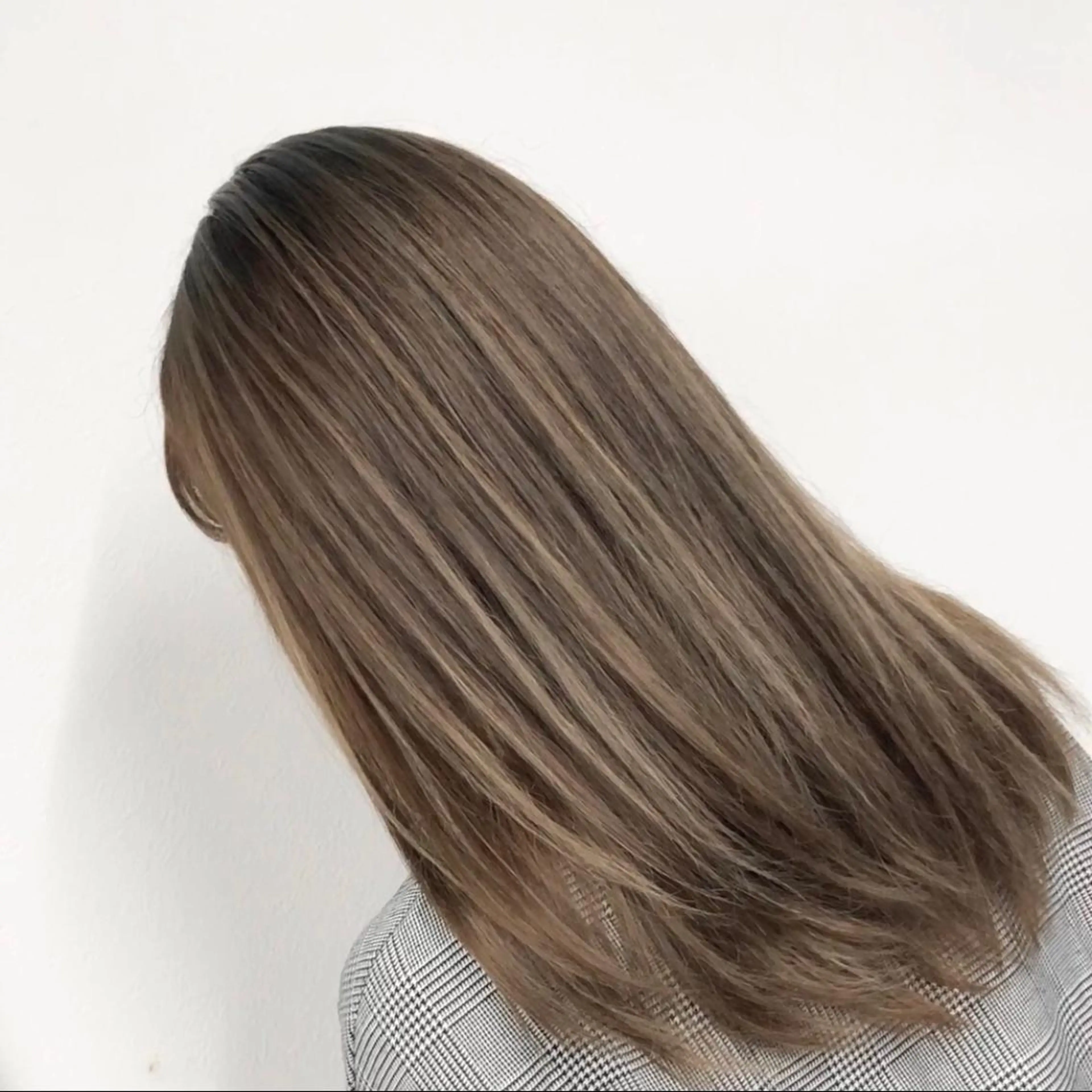 ミディアム カラー バレイヤージュ ブリーチ デザインカラー ハイライトカラー 外国人風カラー アンドウ ユウ/ レイヤーカット/韓国のヘアスタイル