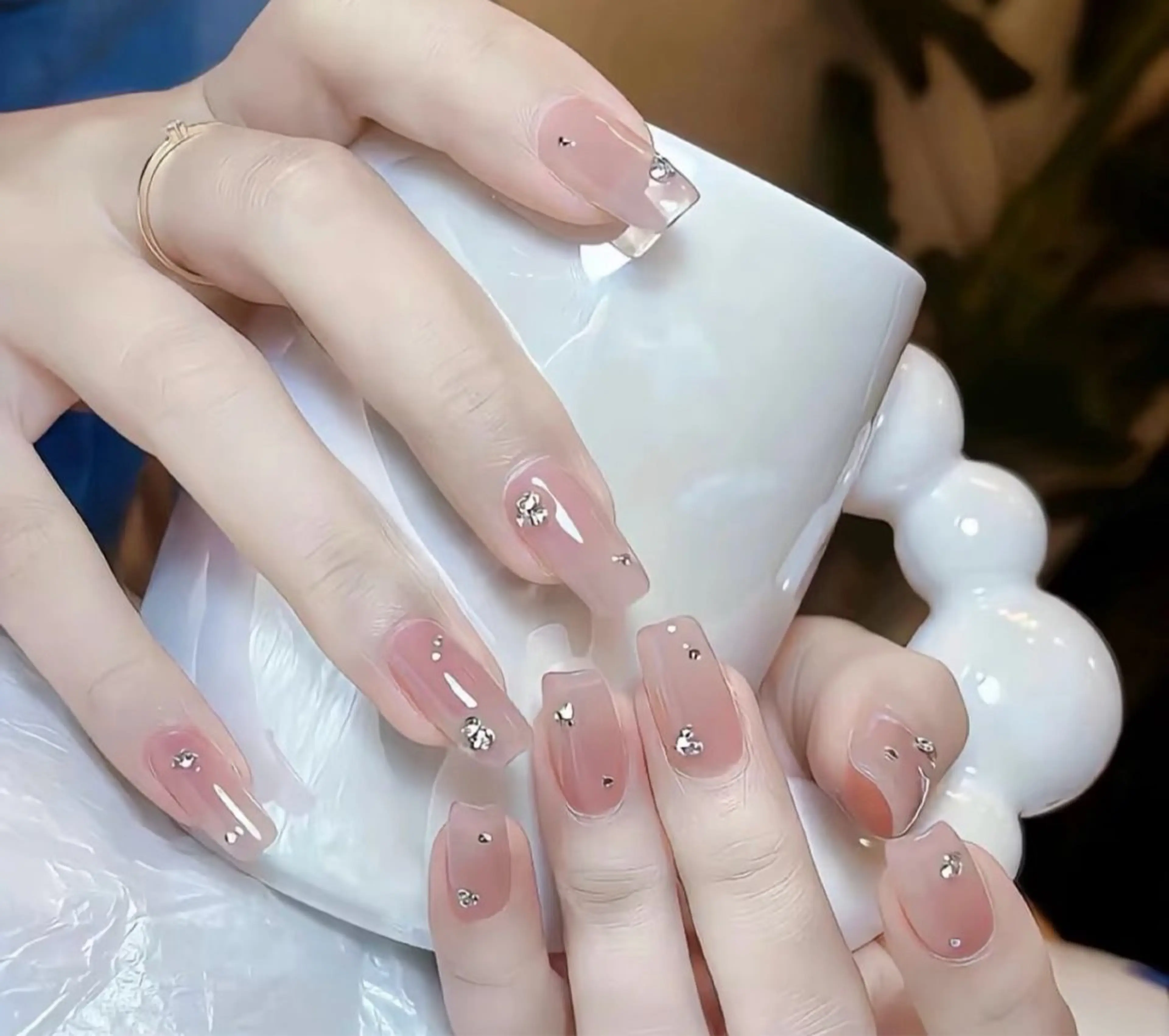 ネイル シンプルネイル ストーンネイル ハンドネイル キイ サロンのネイルデザイン