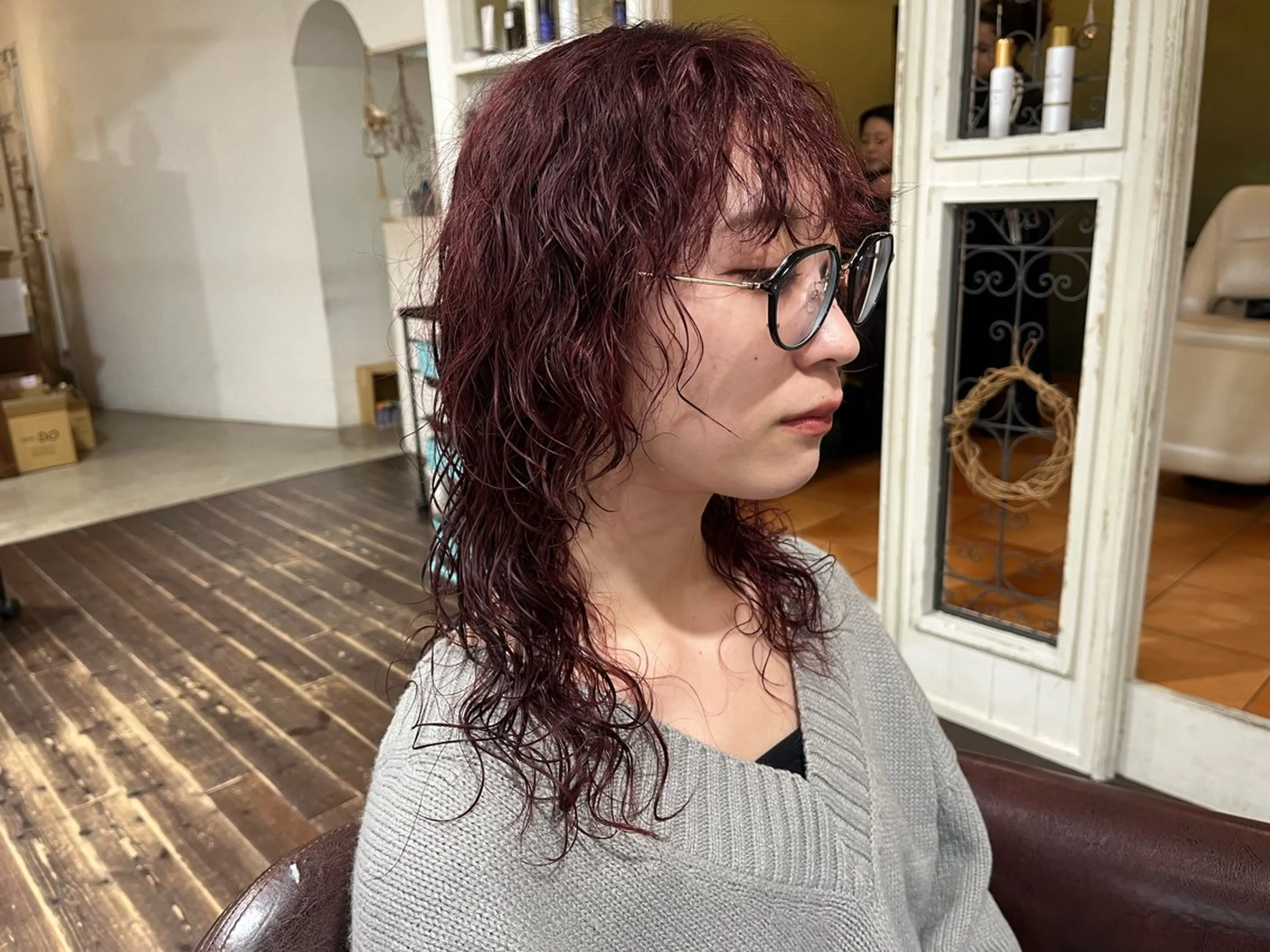 ロング カラー パーマ ブリーチ レッドカラー カット パーマ パ ルのヘアスタイル