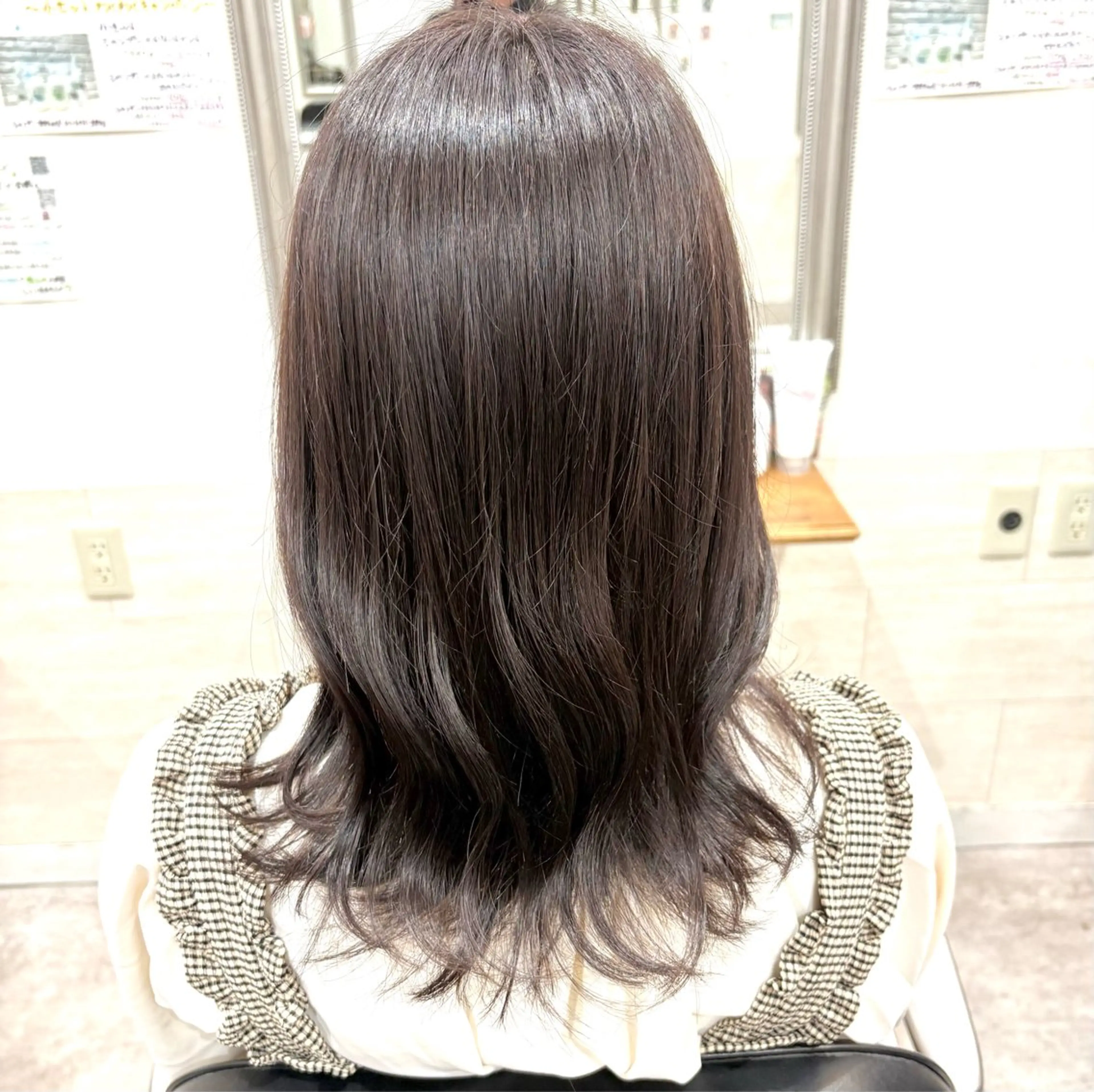 セミロング カラー 堀川 希歩のヘアスタイル