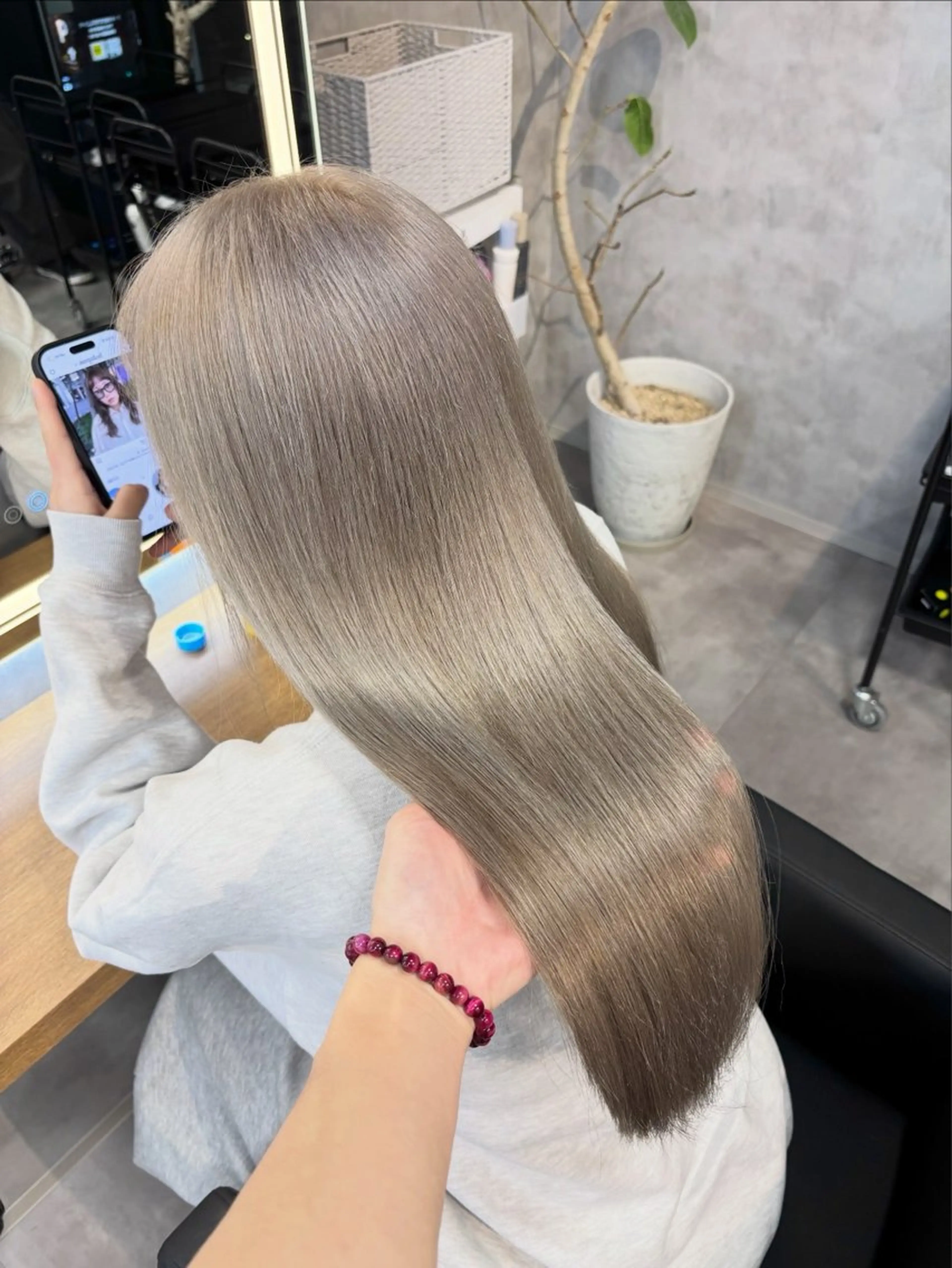 ロング カラー パーマ ヘアアレンジ カット ヘアカラー トリートメント ヘッドスパ 透明感ブリーチカラー 🌈TOMOHIROのヘアスタイル