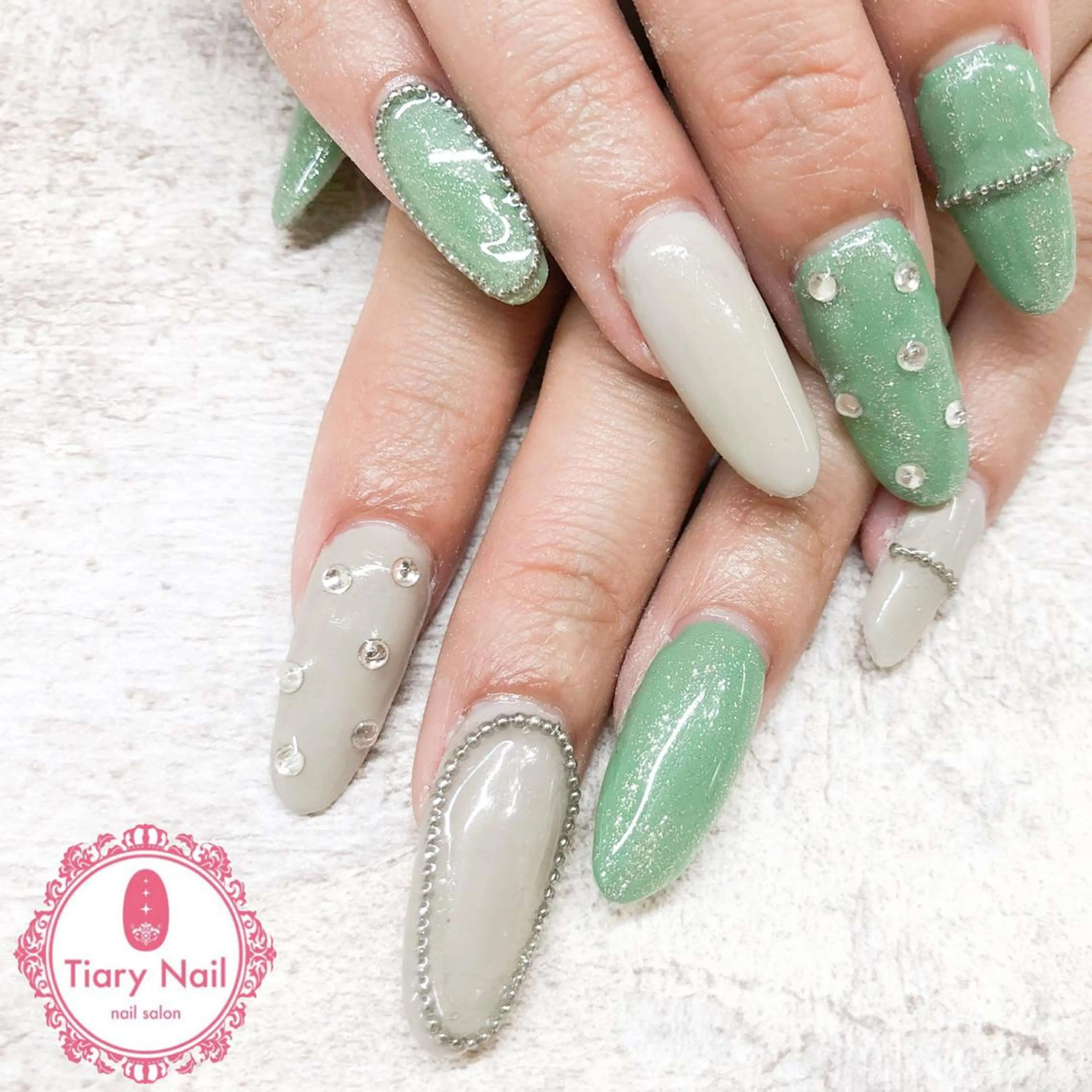 ネイル tiarynail K K🐼のネイルデザイン