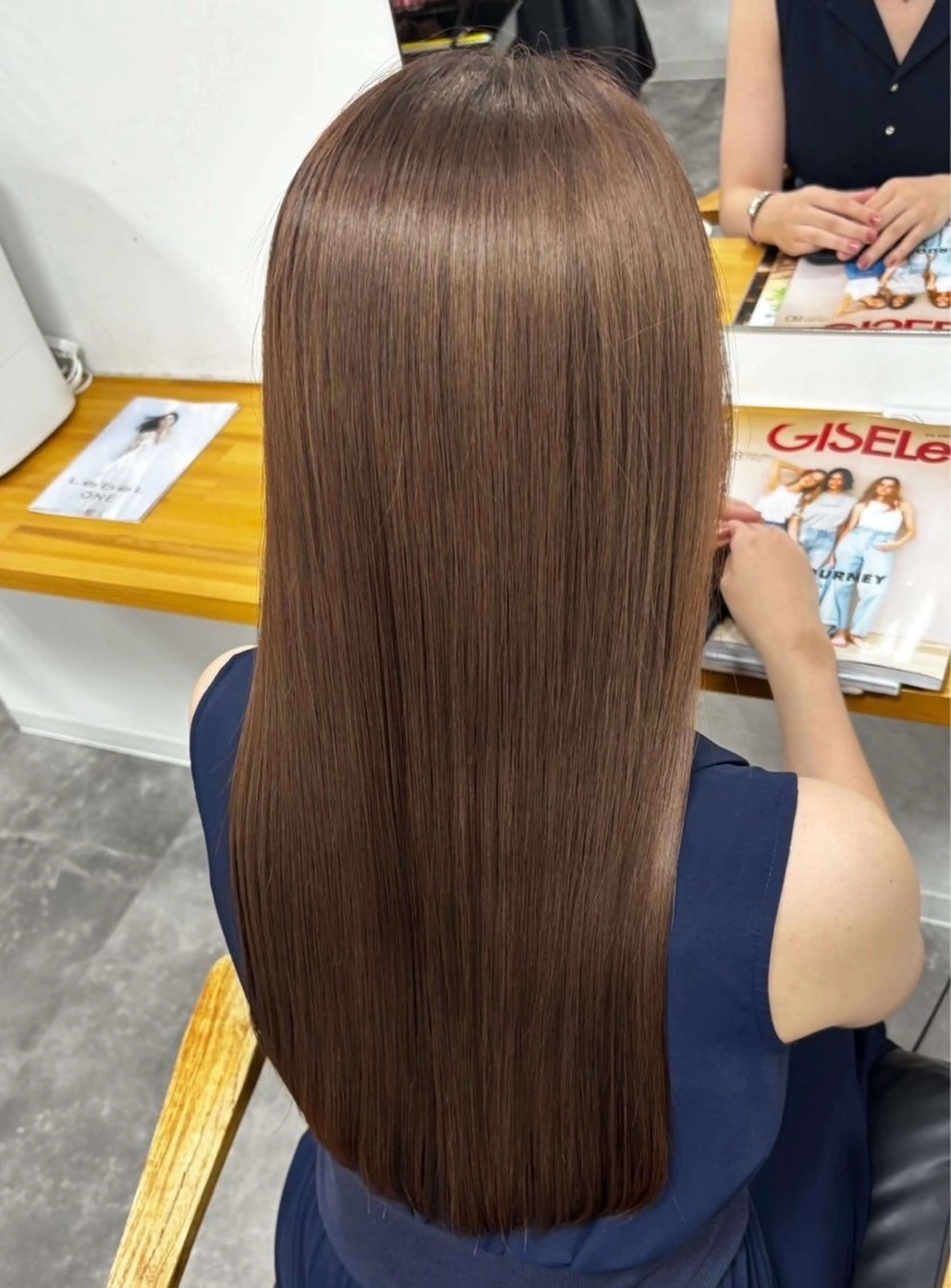 ロング コバヤシ リョウのヘアスタイル