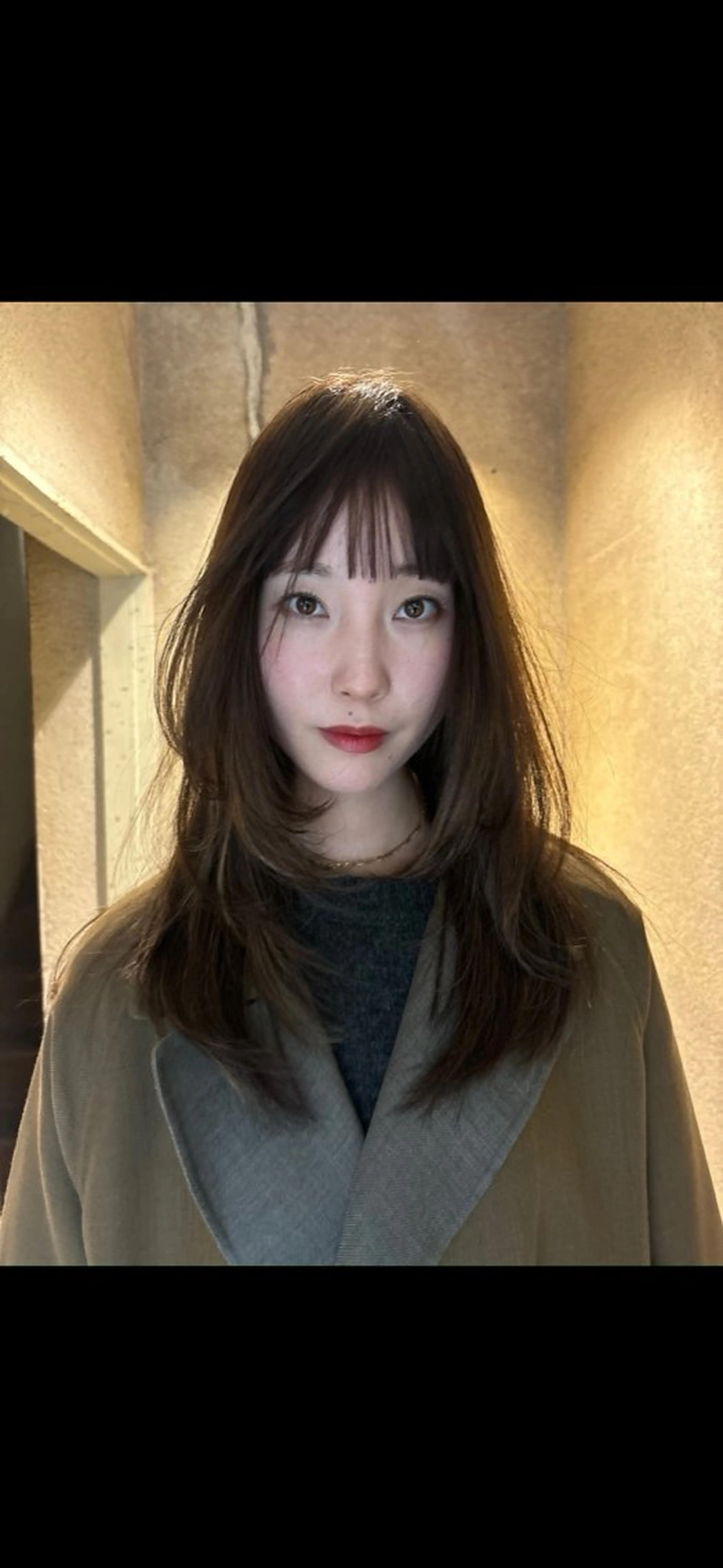 ロング カラー 艶ブリーチカラー 美髪ストレートのヘアスタイル