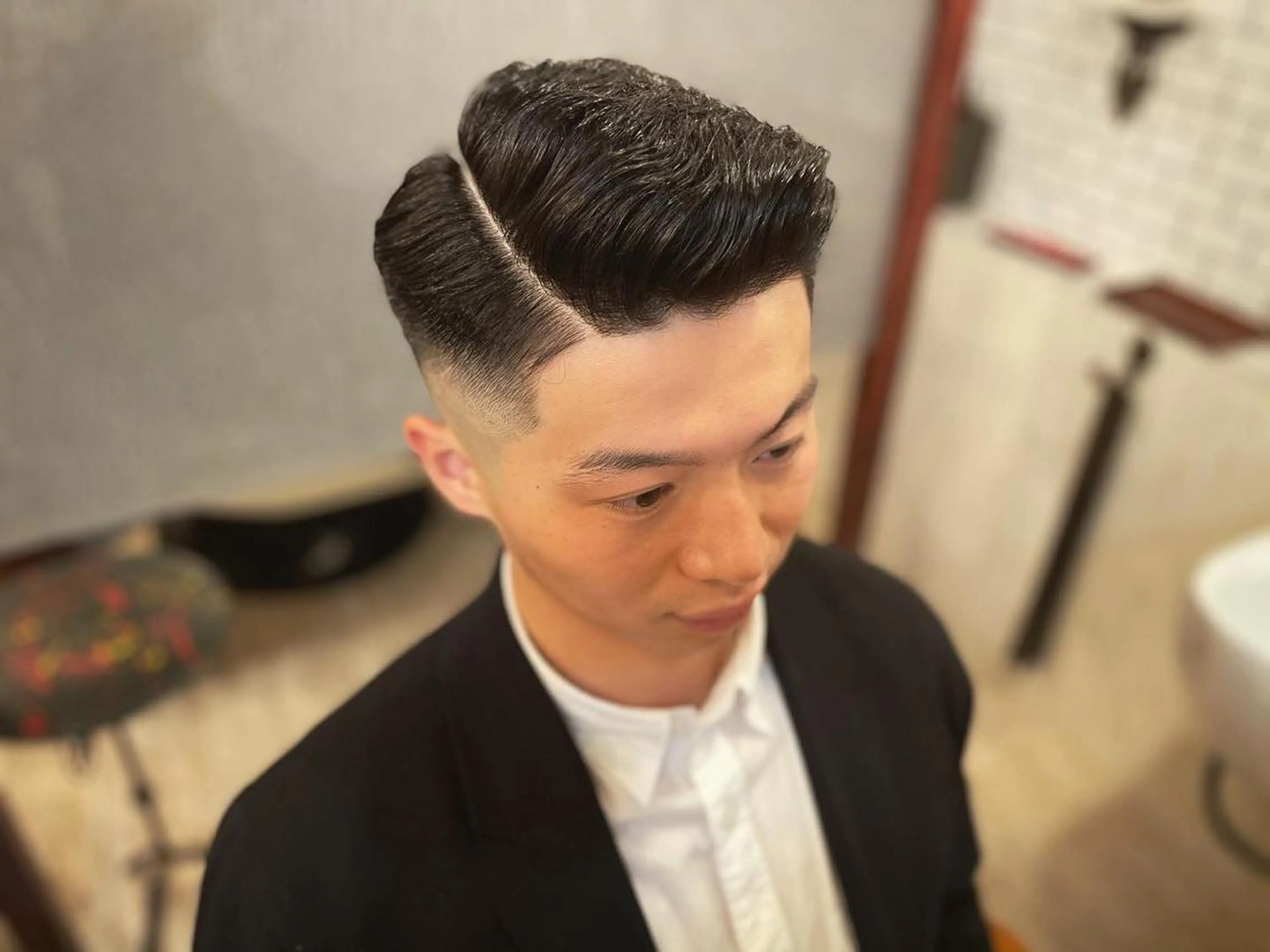 ショート カラー パーマ メンズ フェードカット 濡れパン スキンフェード 石鳶 勝のヘアスタイル