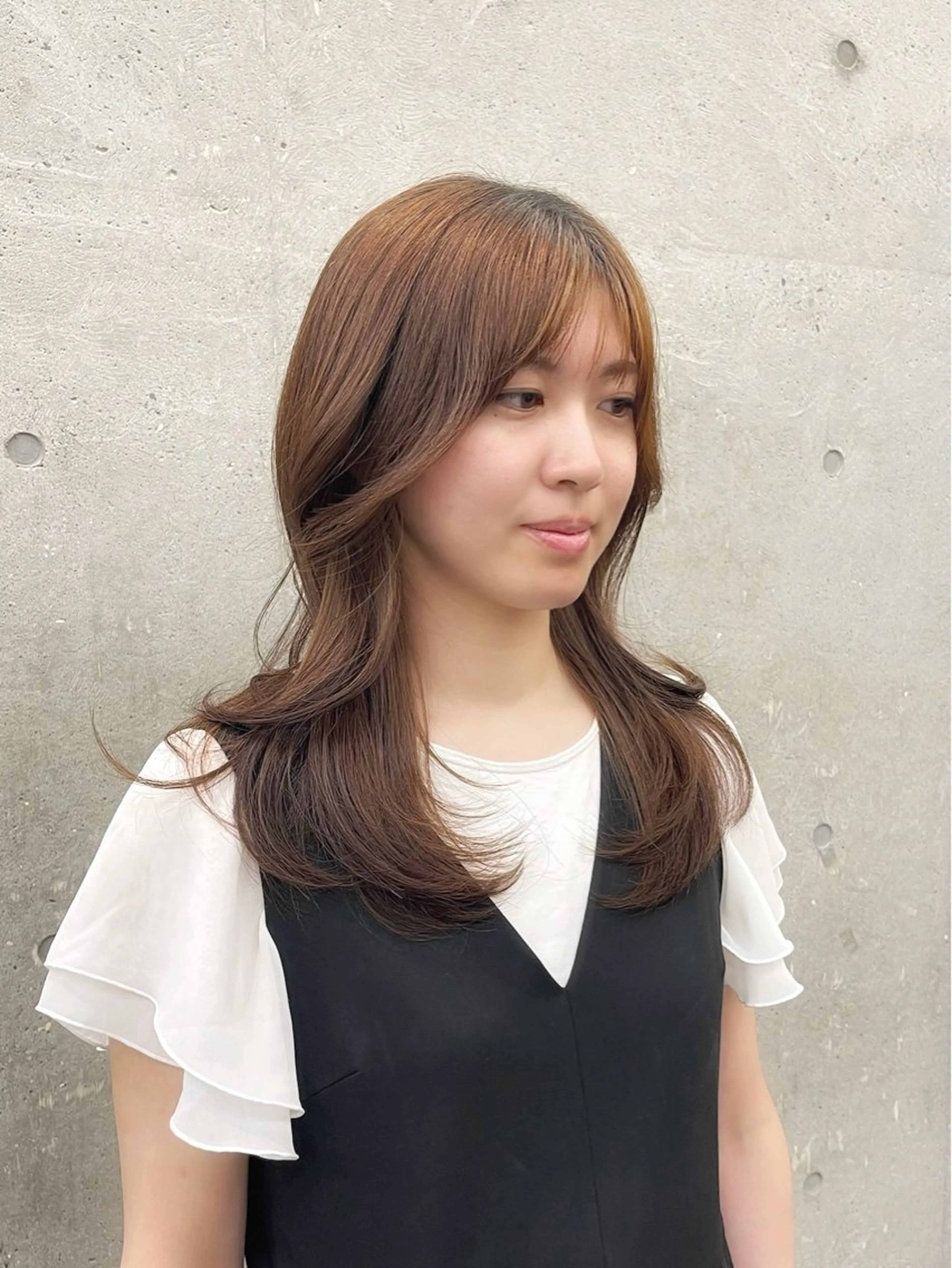 セミロング 顔周りカット レイヤーカット トリートメント まとまるレイヤー カット/透明感カラーのヘアスタイル