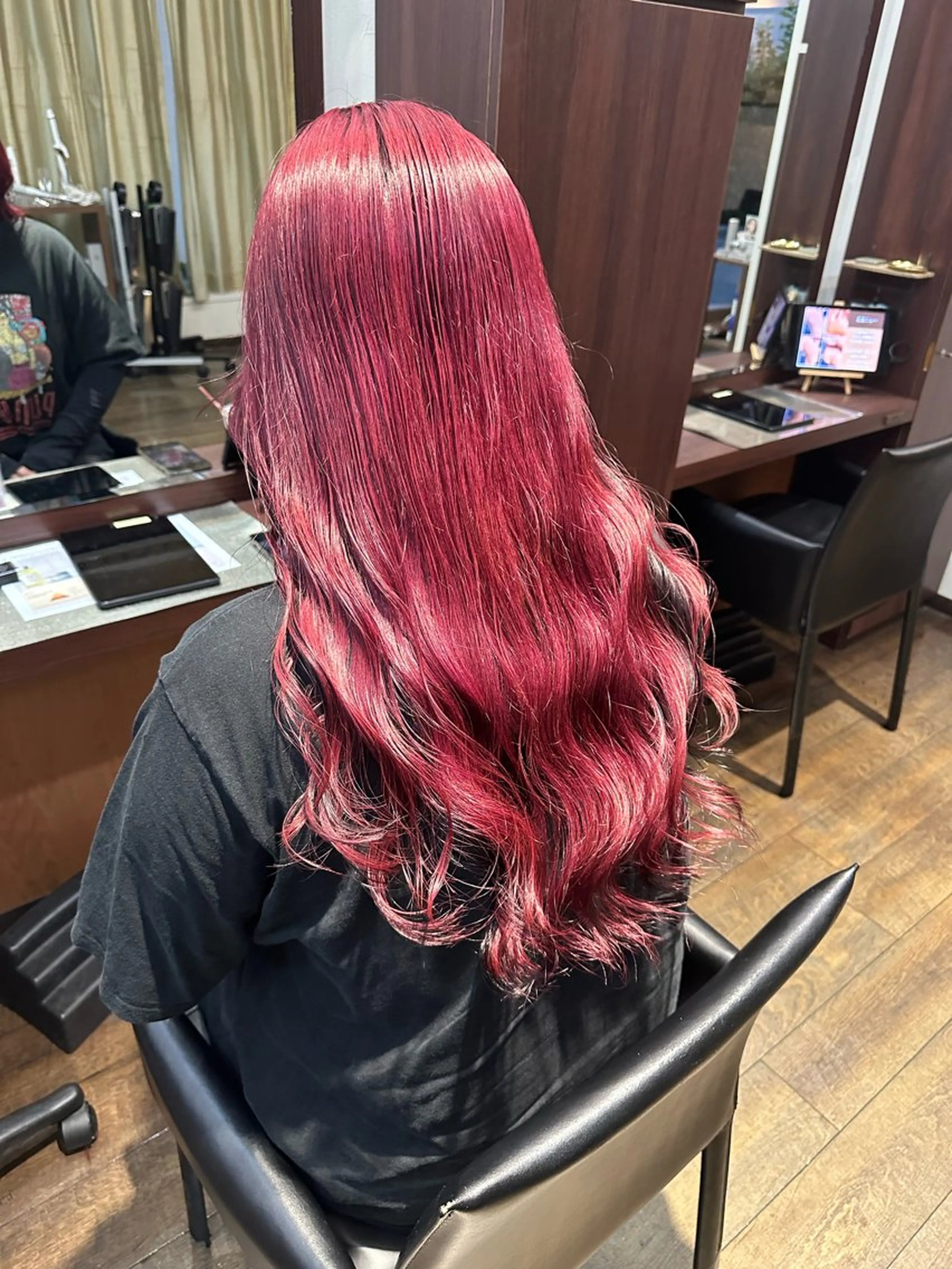 ロング ロング ヘアカラー CURE 朱梨のネイルデザイン