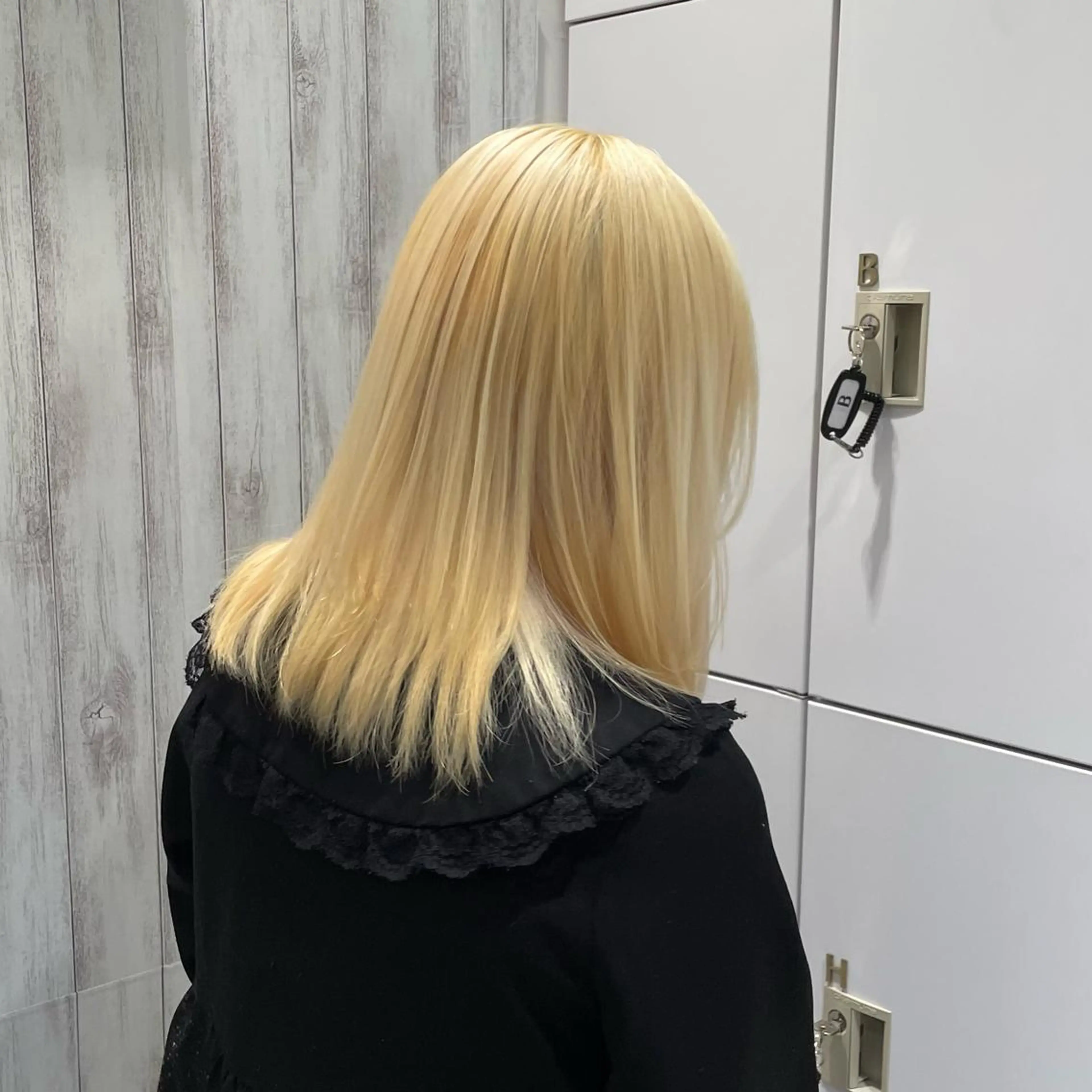 ミディアム カラー ハイトーンカラー 優海のヘアスタイル