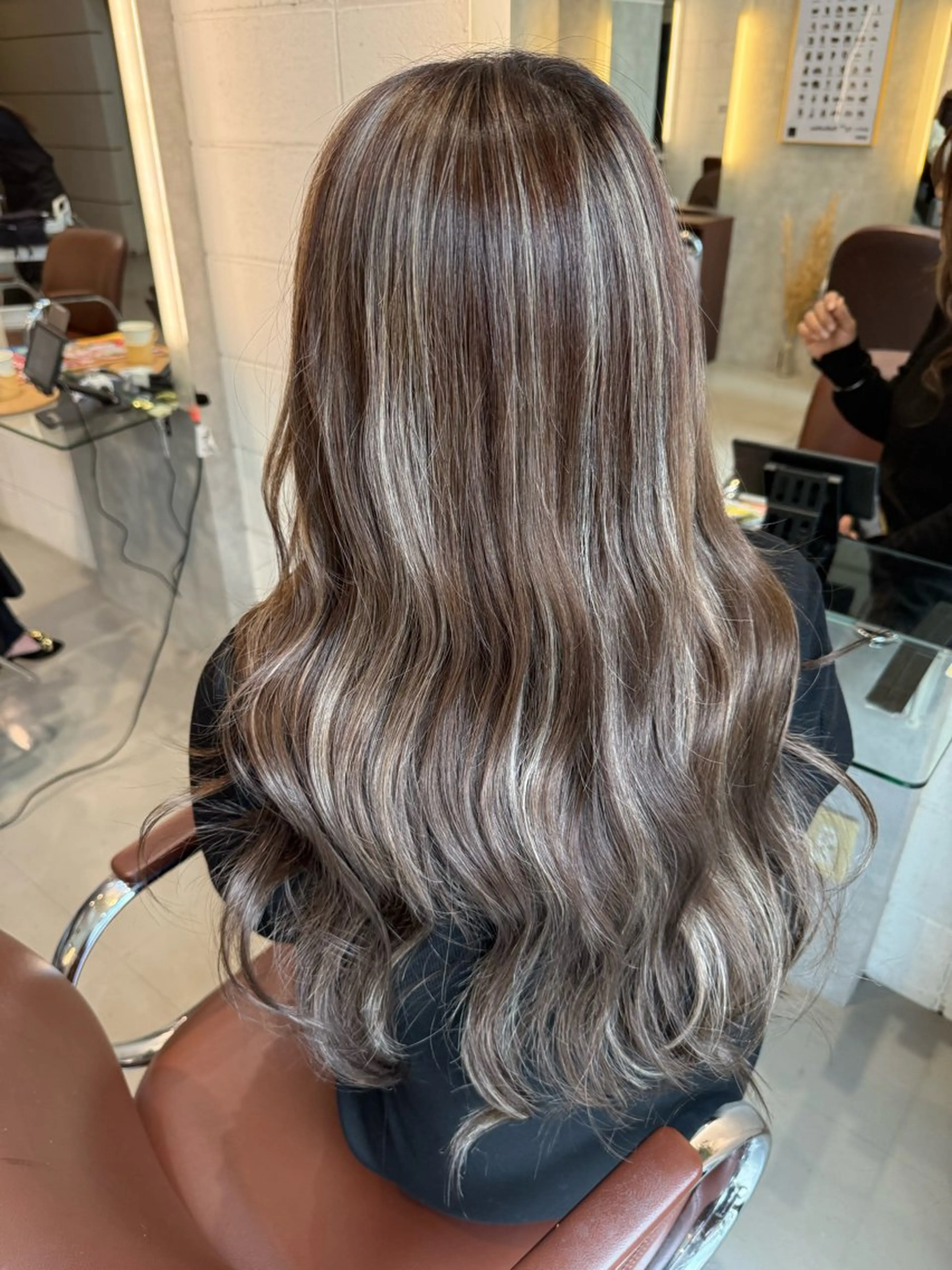 ロング ハイライト ヘアカラー hair make chic所属・chic　神田 幸也のヘアスタイル