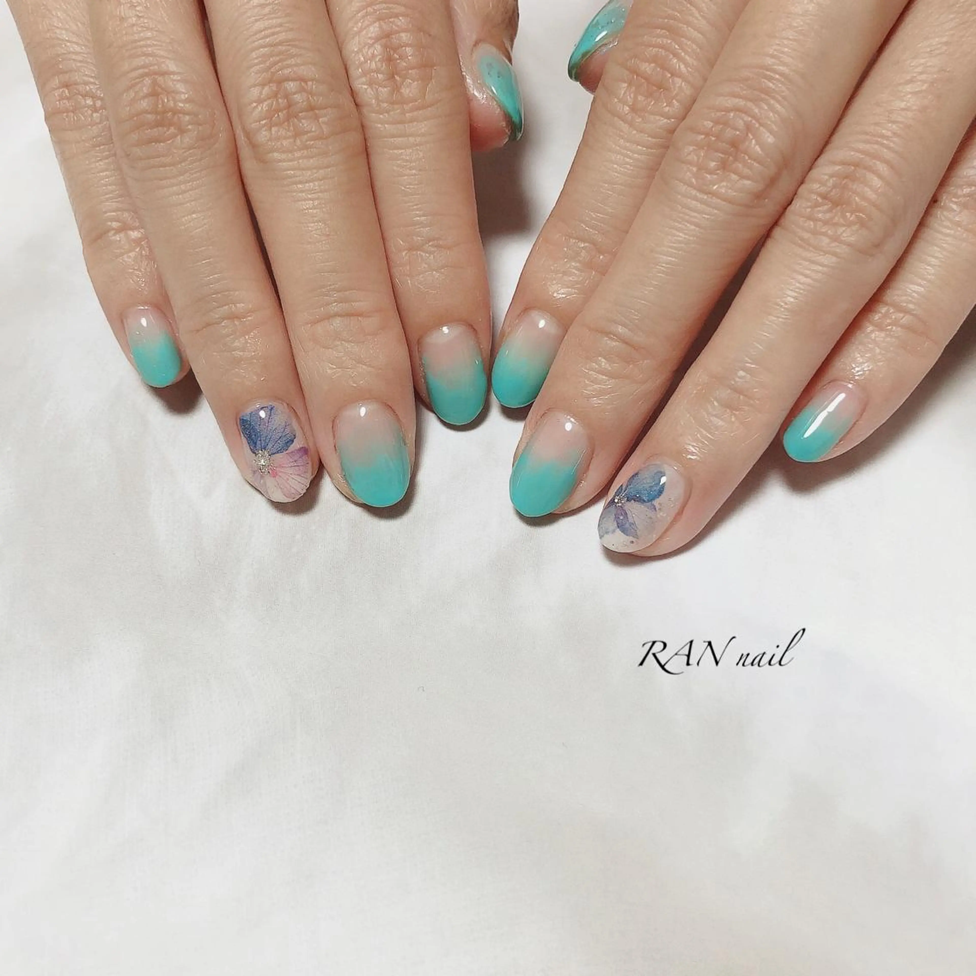 ネイル アートネイル オーロラネイル ブルー ジェルネイル オフィスネイル ハンドネイル フットネイル RAN nailのネイルデザイン