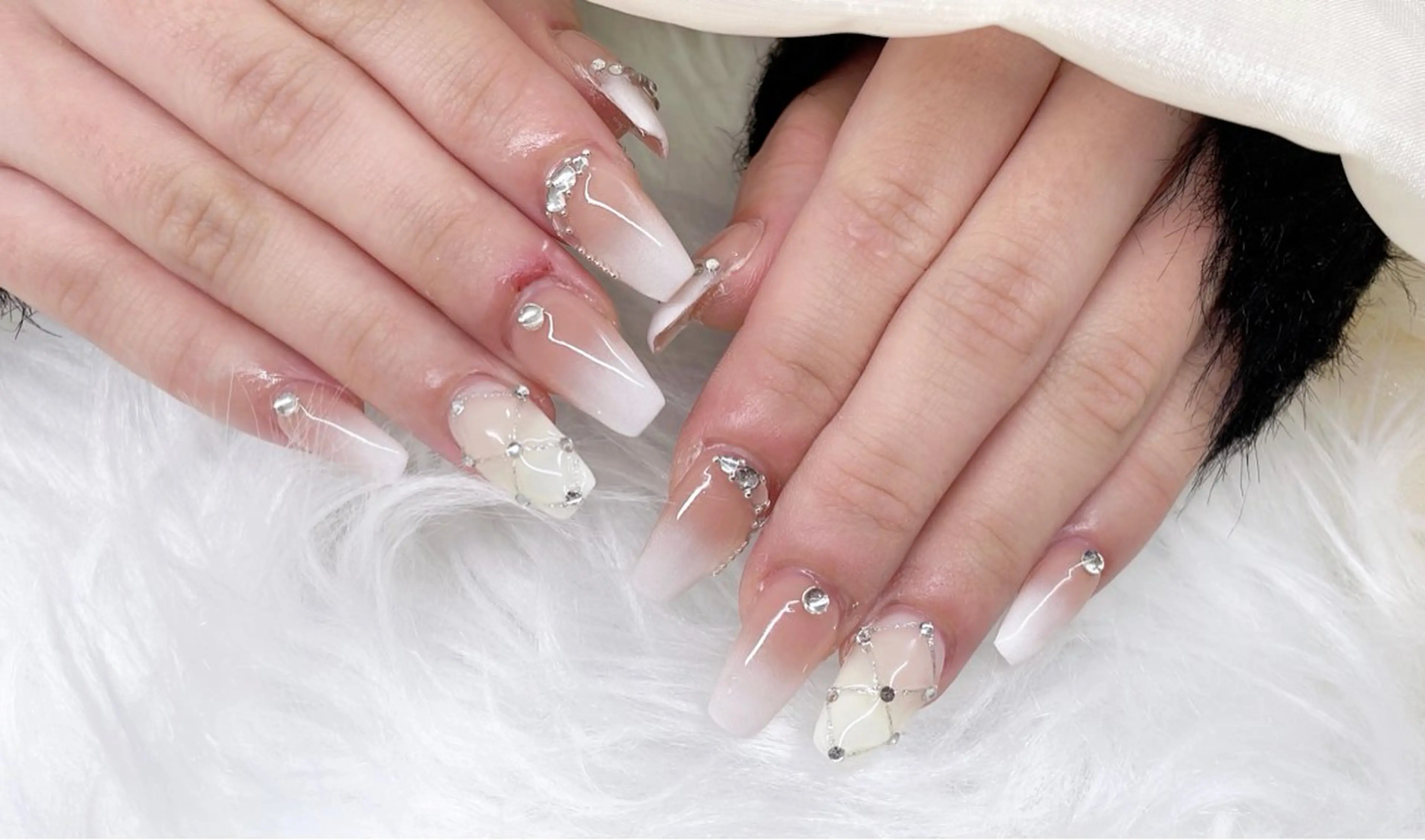 ネイル アニマル柄 チークネイル 成人式 フラッシュネイル フットネイル ハンドネイル B·U Nail大宮 長さだし専門店のネイルデザイン