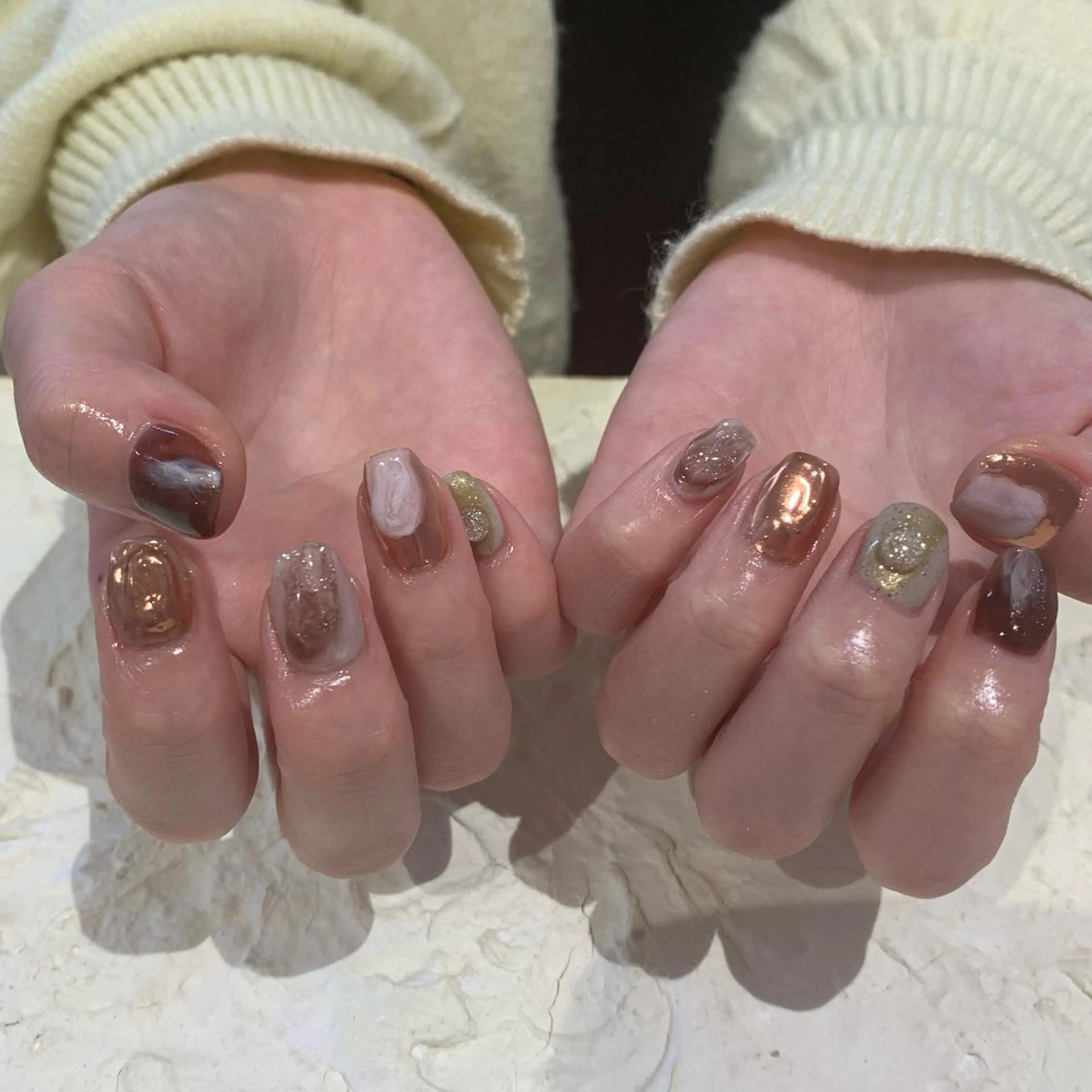 ネイル ブラウン マキノ ユイのネイルデザイン